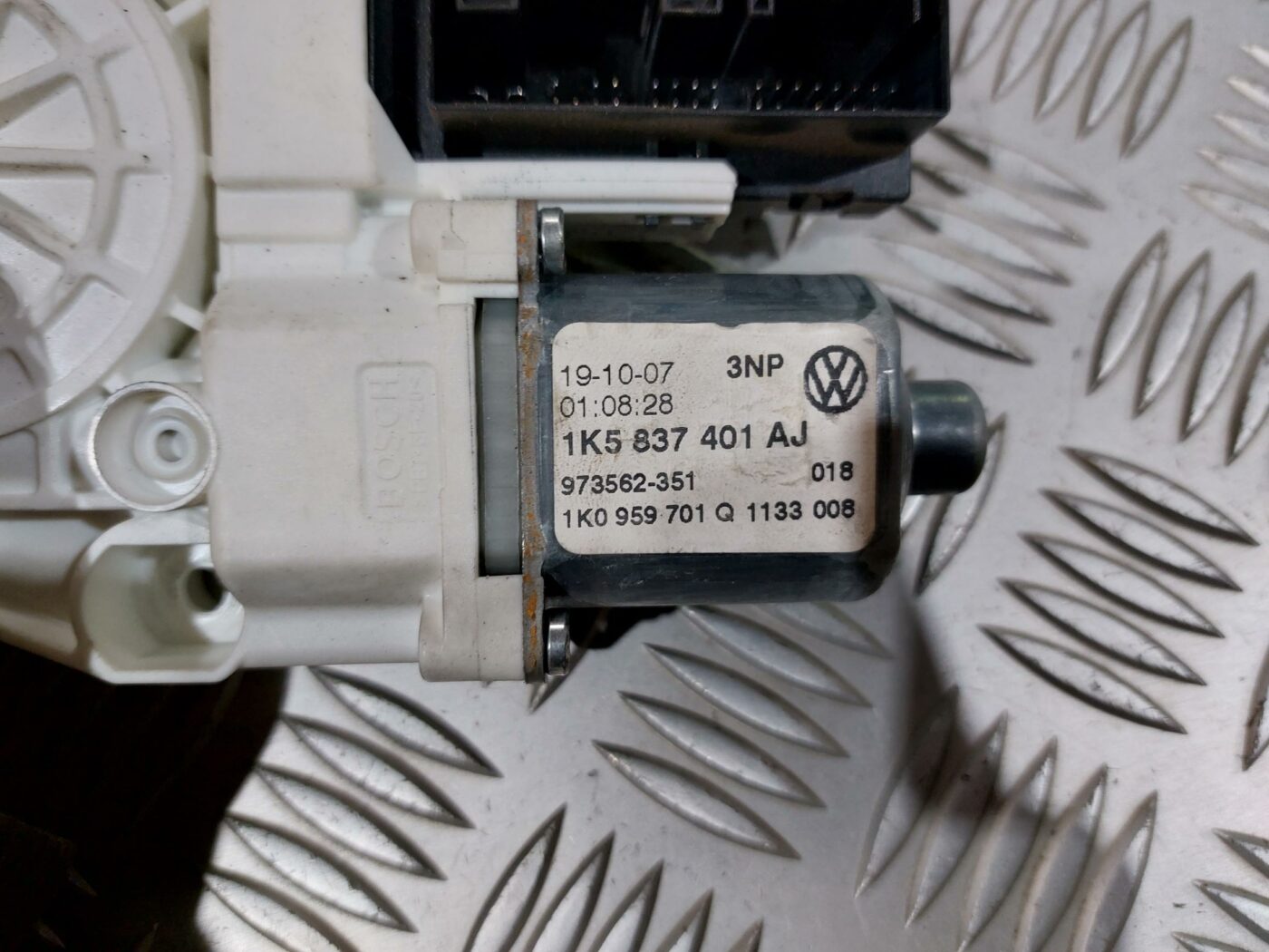 Elektrisko stiklu motors priekš VW JETTA 2008 3 Elektrisko stiklu motors priekš VW JETTA 2008