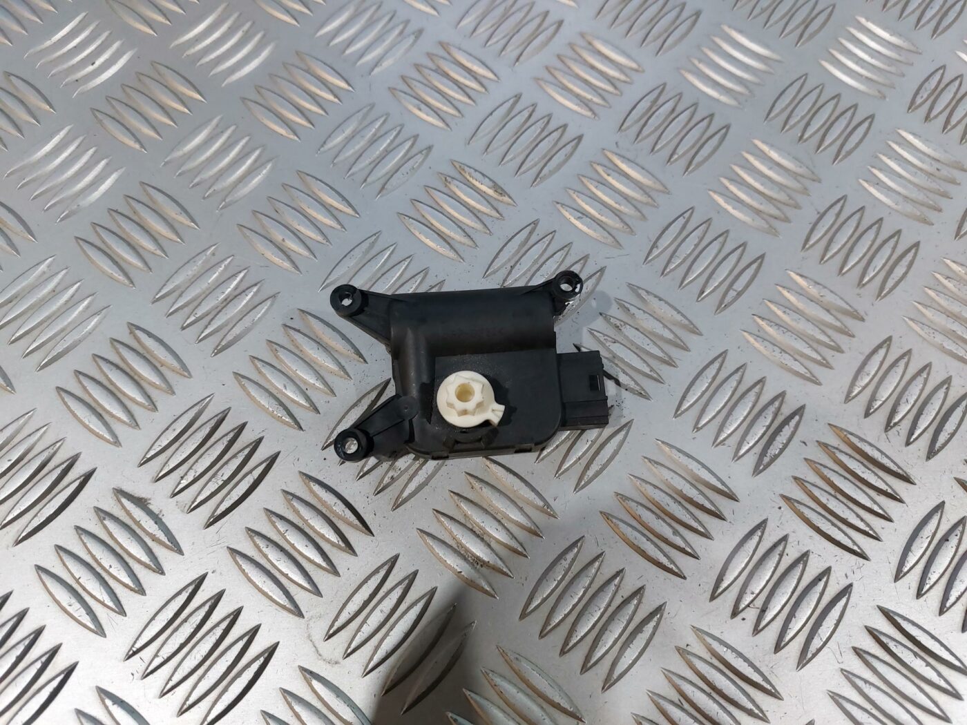 Apsildes sistēmas aktuators priekš VW JETTA 2008