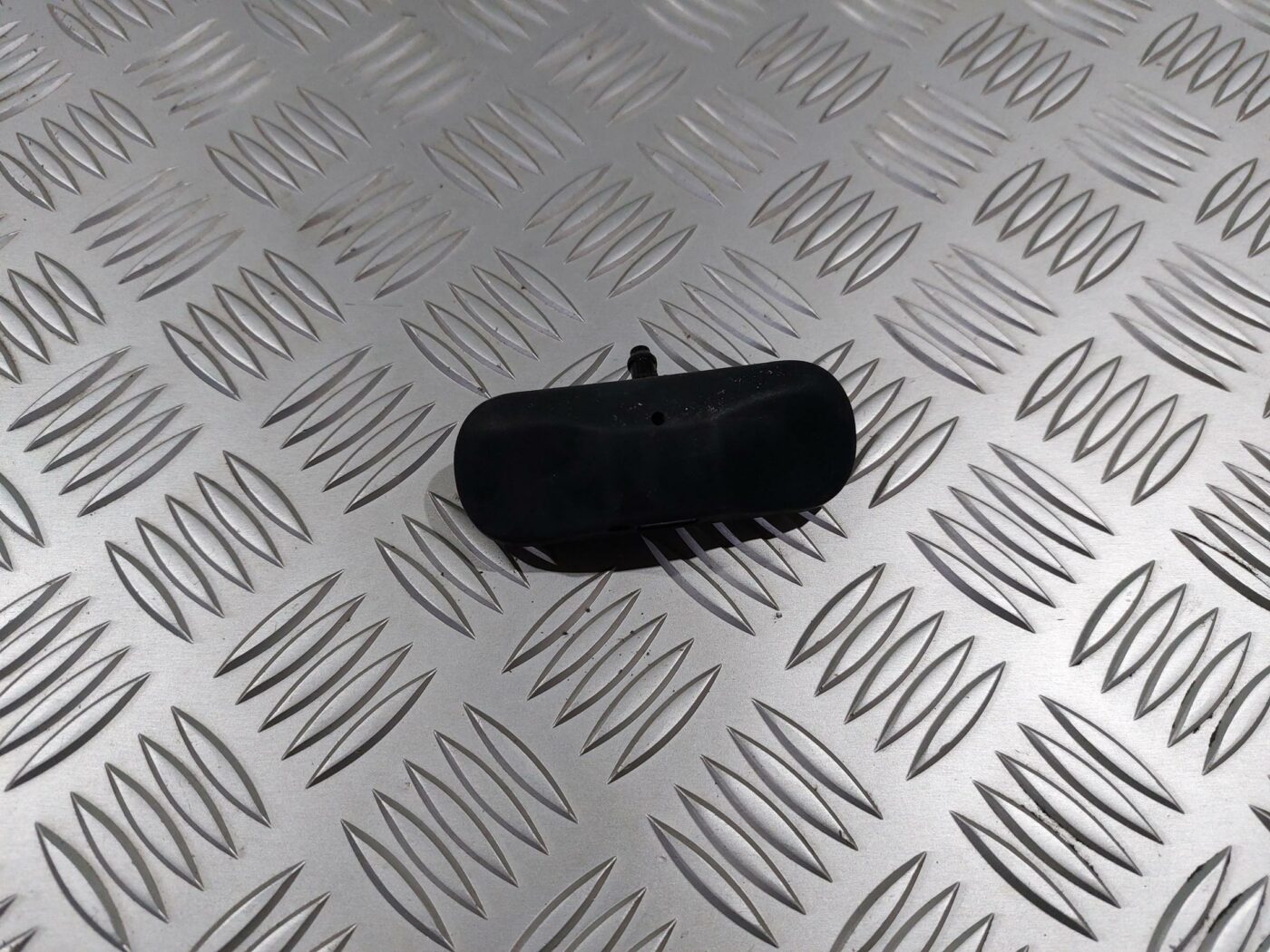 Vējstikla mazgāšanas šķidruma sprausla priekš VW JETTA 2008