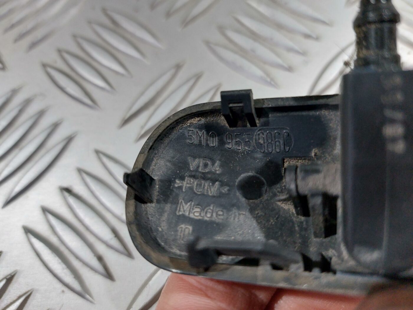 Vējstikla mazgāšanas šķidruma sprausla priekš VW JETTA 2008