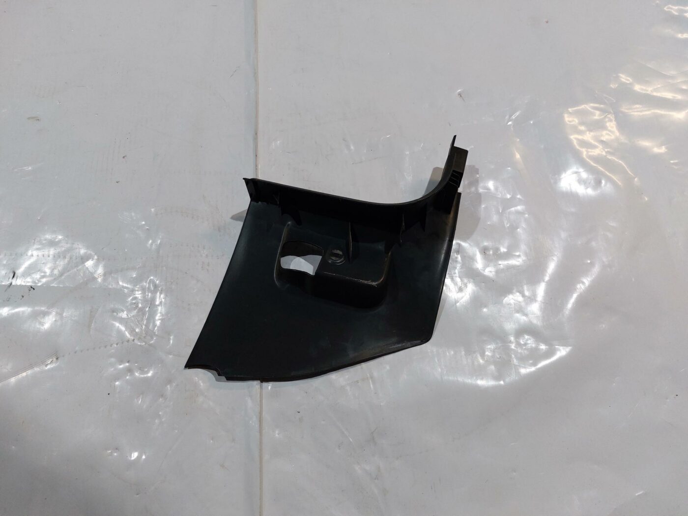 Sliekšņa priekšēja kreisa uzlika (salonā) priekš VW JETTA 2008 2 Sliekšņa priekšēja kreisa uzlika (salonā) priekš VW JETTA 2008