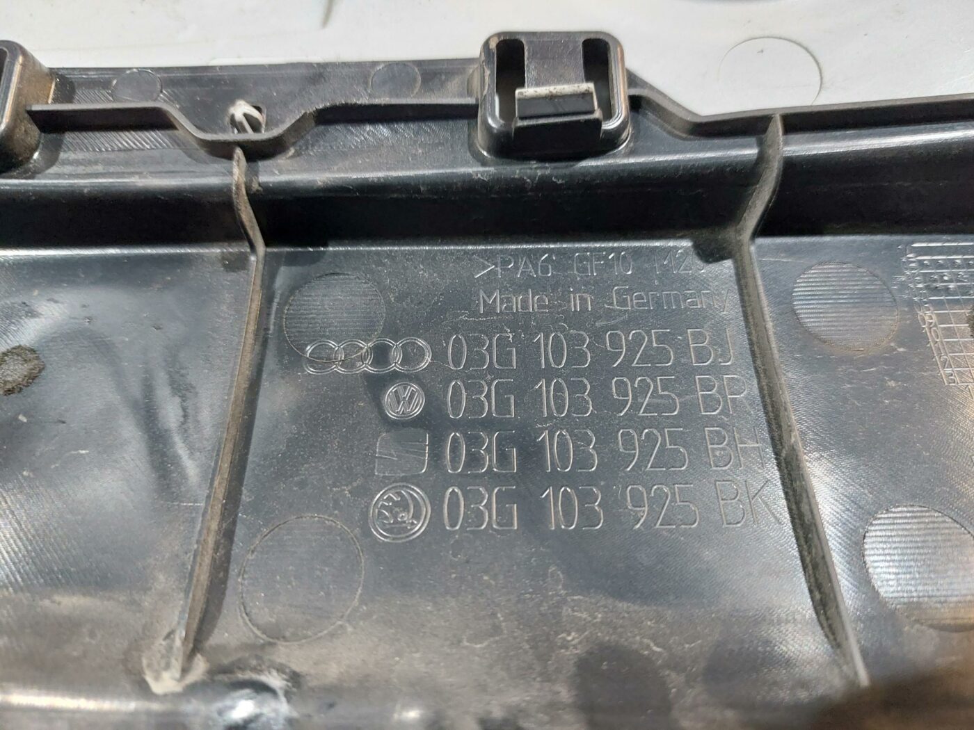 Dzinēja dekoratīvais vāks priekš VW JETTA 2008 3 Dzinēja dekoratīvais vāks priekš VW JETTA 2008