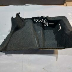 Bagāžnieka nodalījuma sānu apdare priekš VW JETTA 2008