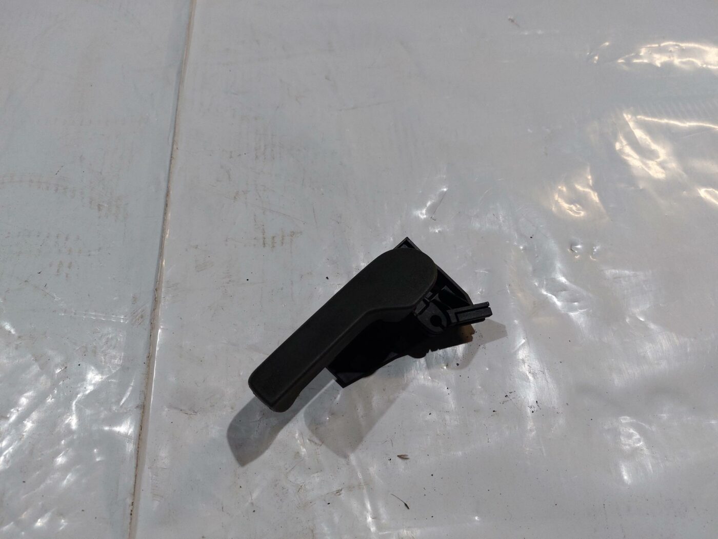 Pārsega atveršanas rokturis salonā priekš VW JETTA 2008