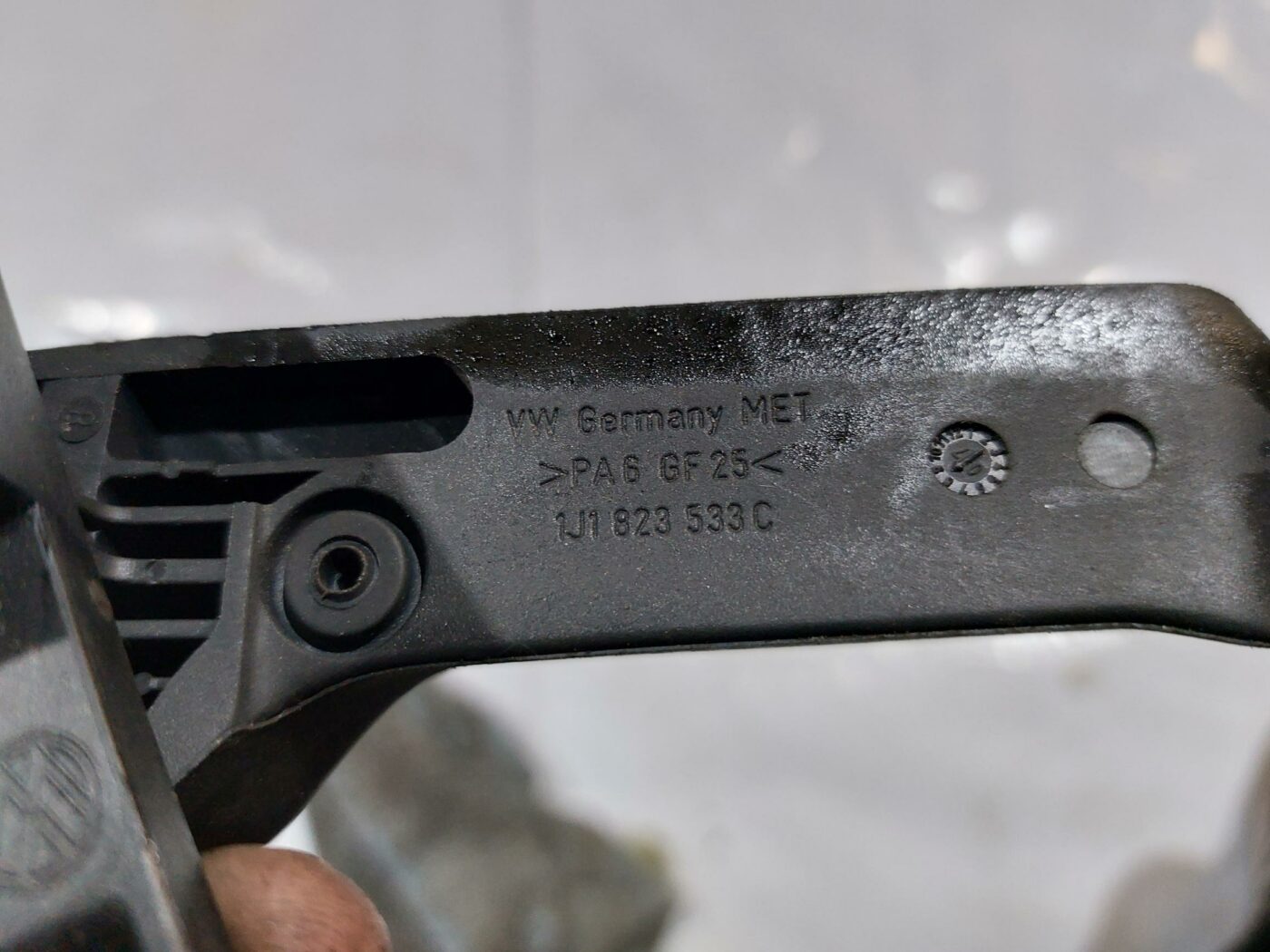 Pārsega atveršanas rokturis salonā priekš VW JETTA 2008