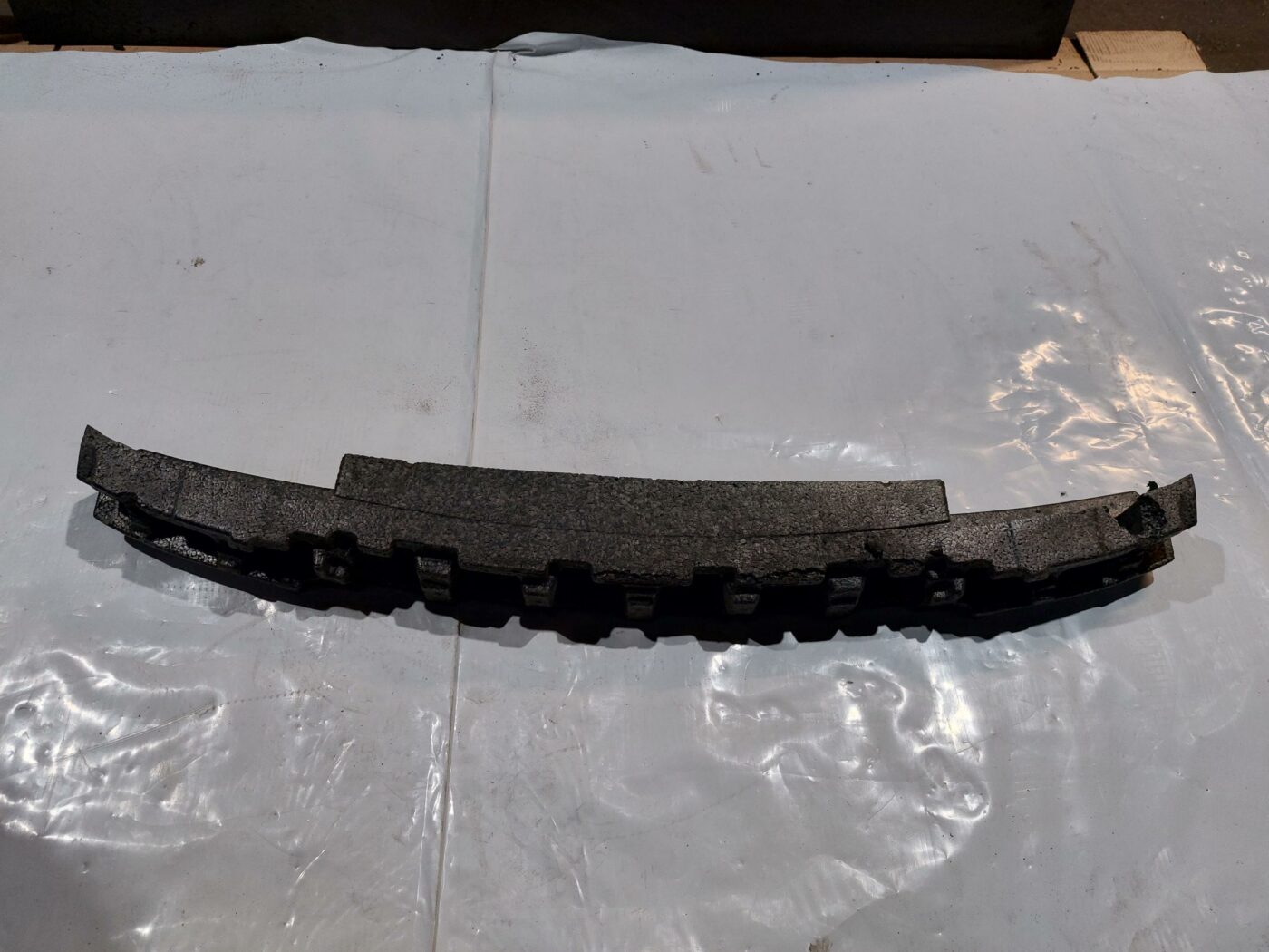 Priekšēja bufera putuplasts priekš VW JETTA 2008 1 Priekšēja bufera putuplasts priekš VW JETTA 2008