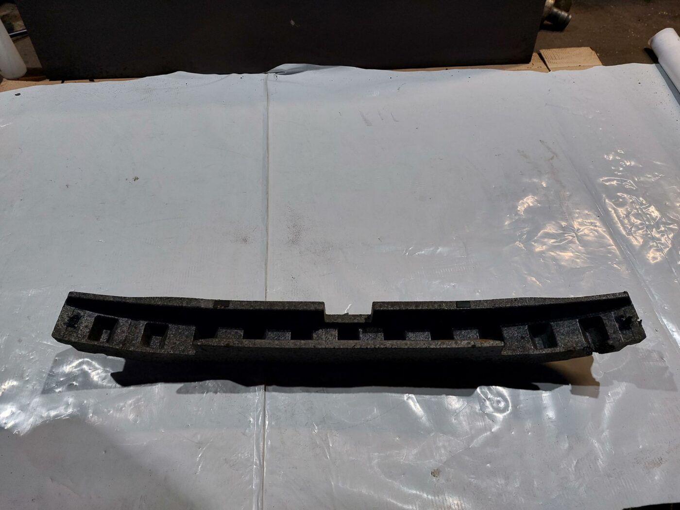 Priekšēja bufera putuplasts priekš VW JETTA 2008 2 Priekšēja bufera putuplasts priekš VW JETTA 2008