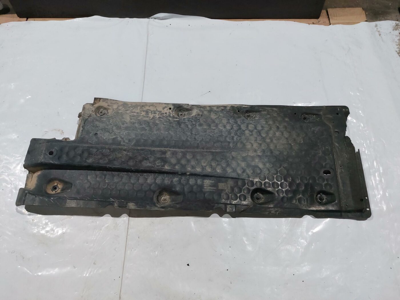 Virsbūves apakšējais aizsargs priekš VW JETTA 2008 1 Virsbūves apakšējais aizsargs priekš VW JETTA 2008