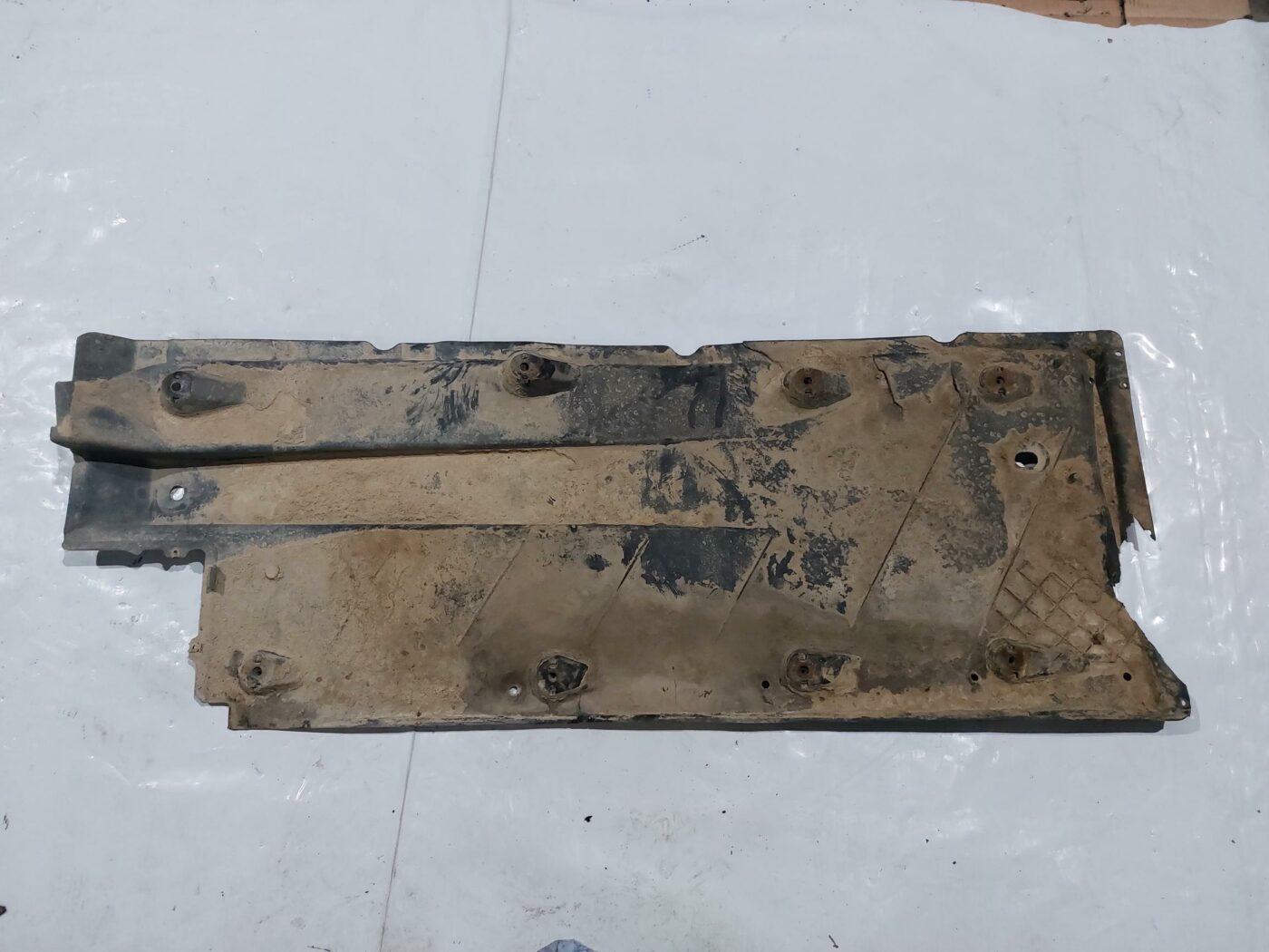 Virsbūves apakšējais aizsargs priekš VW JETTA 2008 2 Virsbūves apakšējais aizsargs priekš VW JETTA 2008