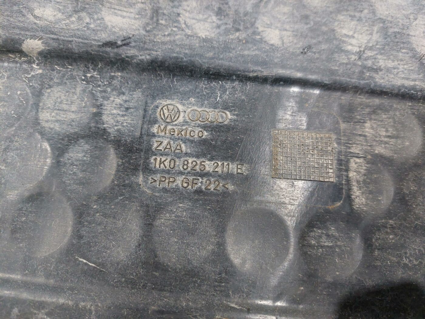 Virsbūves apakšējais aizsargs priekš VW JETTA 2008 3 Virsbūves apakšējais aizsargs priekš VW JETTA 2008