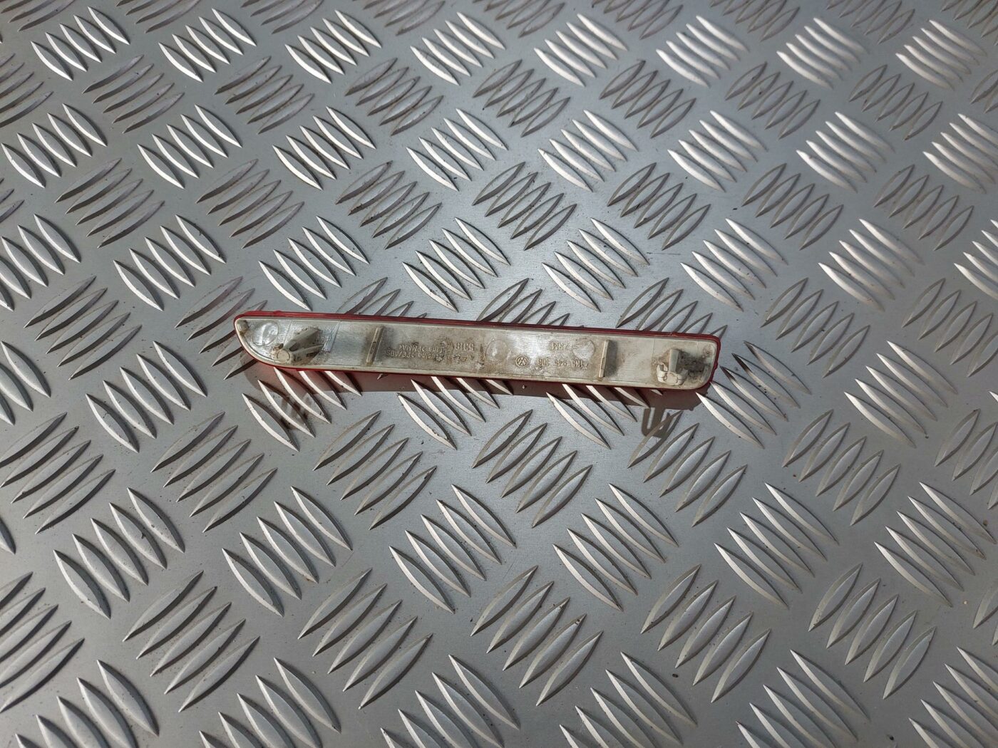 Aizmugurējais atstarotājs priekš VW JETTA 2008