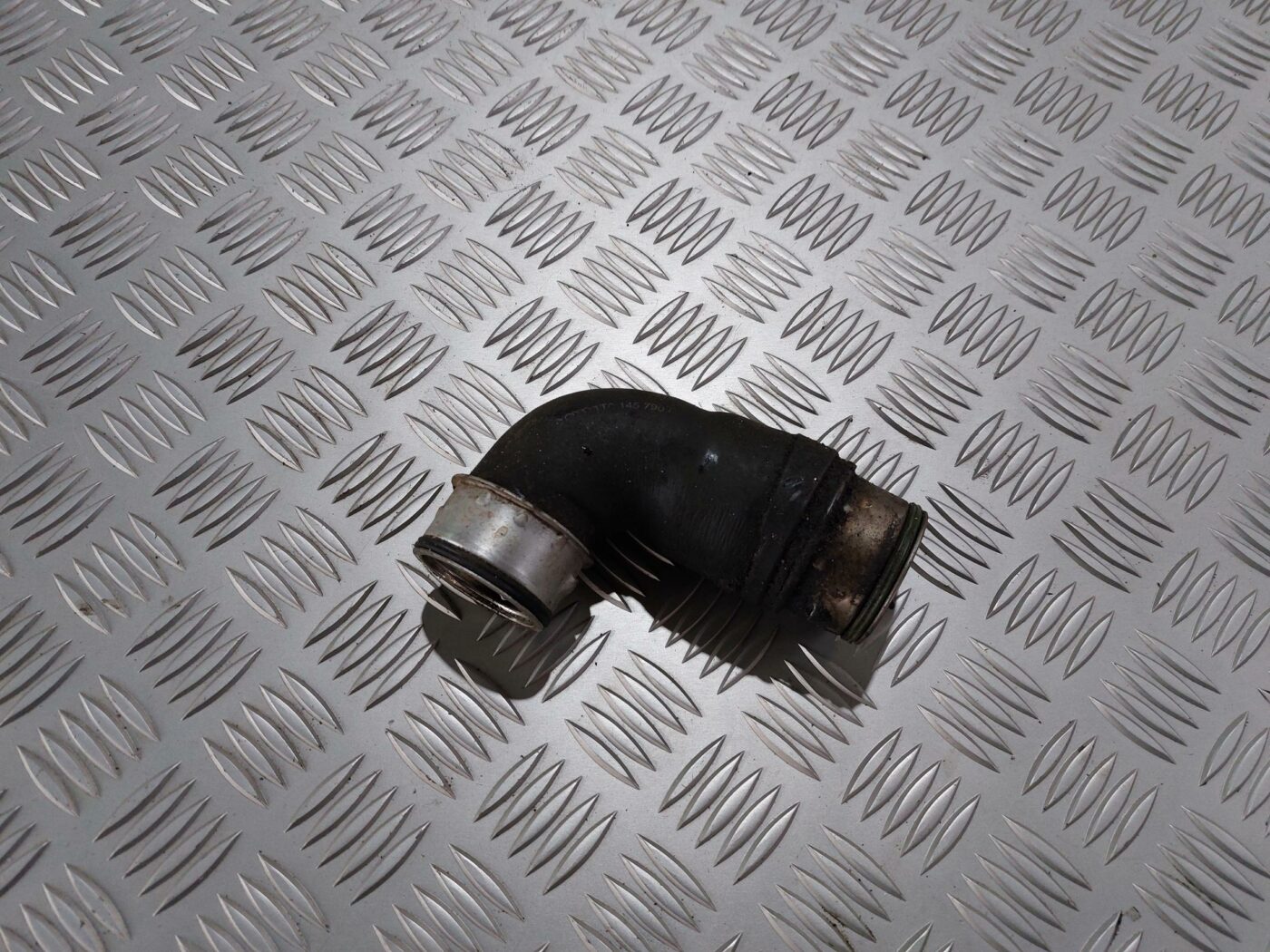 Interkulera caurule priekš VW JETTA 2008 1 Interkulera caurule priekš VW JETTA 2008