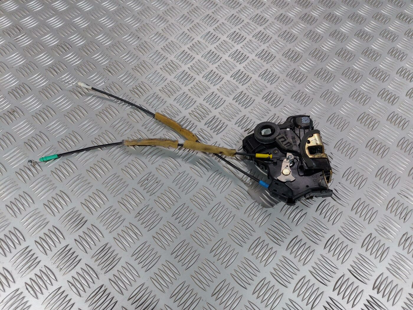 Priekšējo labo durvju slēdzene priekš TOYOTA COROLLA VERSO 2006