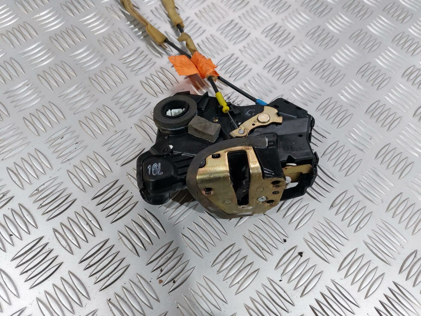 Priekšējo kreiso durvju slēdzene priekš TOYOTA COROLLA VERSO 2006