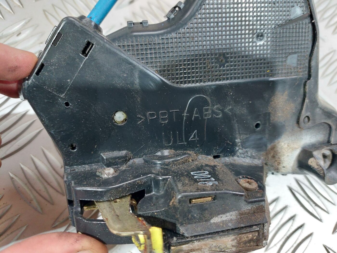 Priekšējo kreiso durvju slēdzene priekš TOYOTA COROLLA VERSO 2006