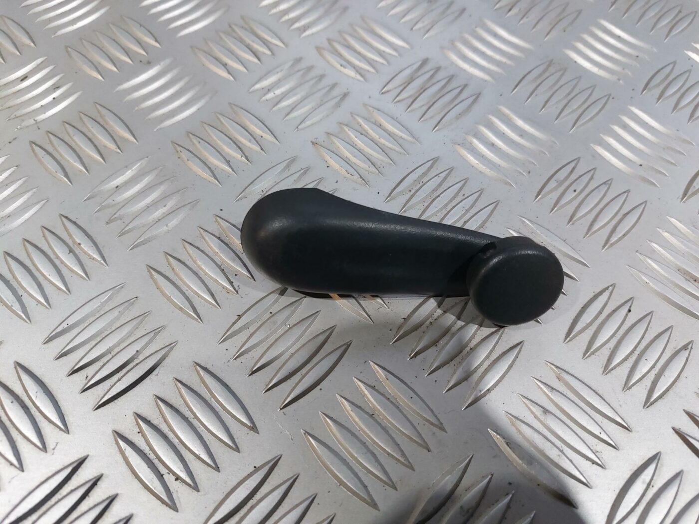 Stikla pacelšanas rokturis priekš TOYOTA COROLLA VERSO 2006 1 Stikla pacelšanas rokturis priekš TOYOTA COROLLA VERSO 2006