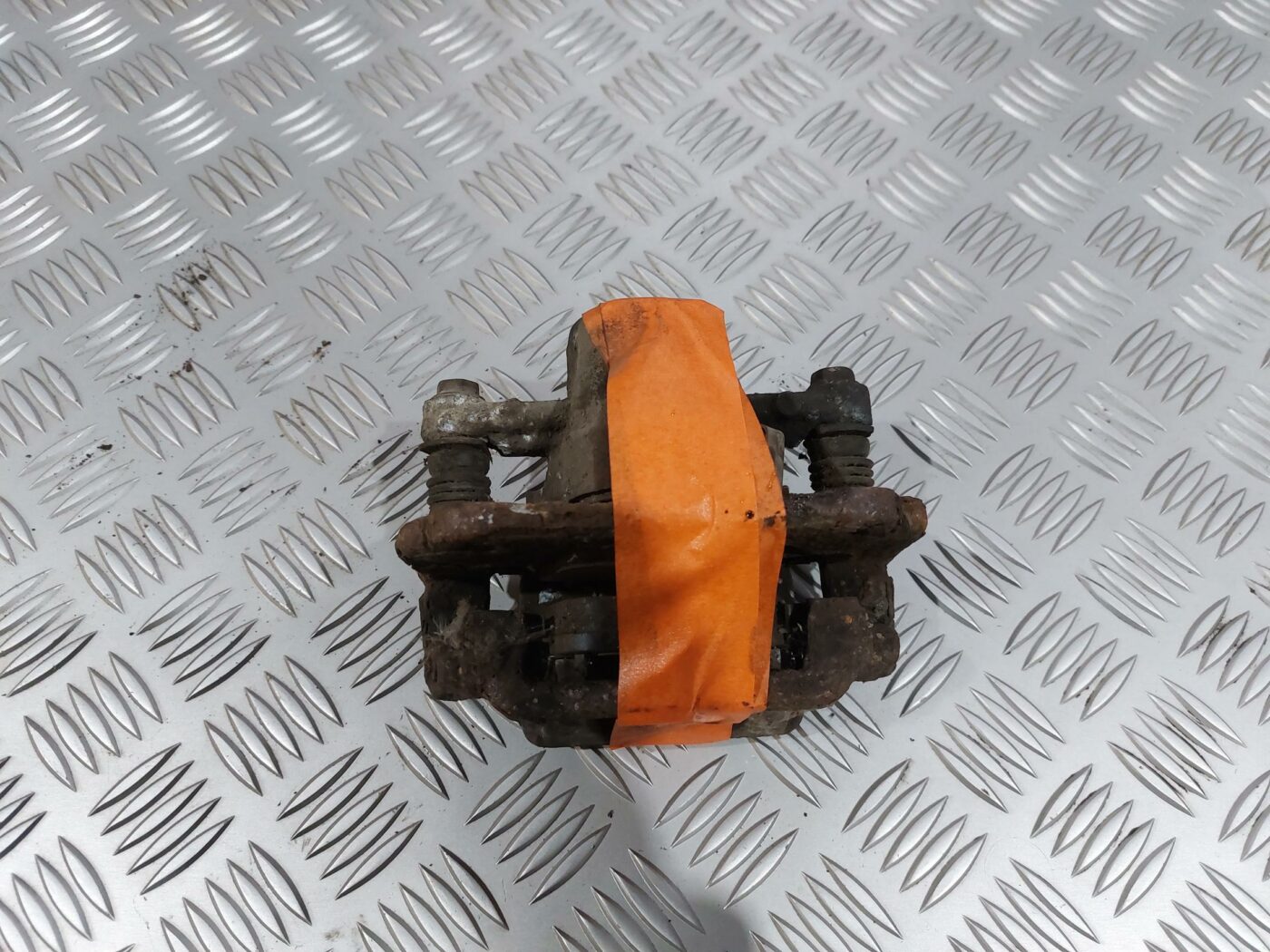 Aizmugurējais kreisais suports priekš TOYOTA COROLLA VERSO 2006