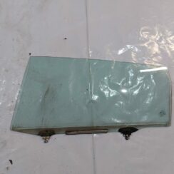 Aizmugurējo kreiso durvju stikls priekš TOYOTA COROLLA VERSO 2006