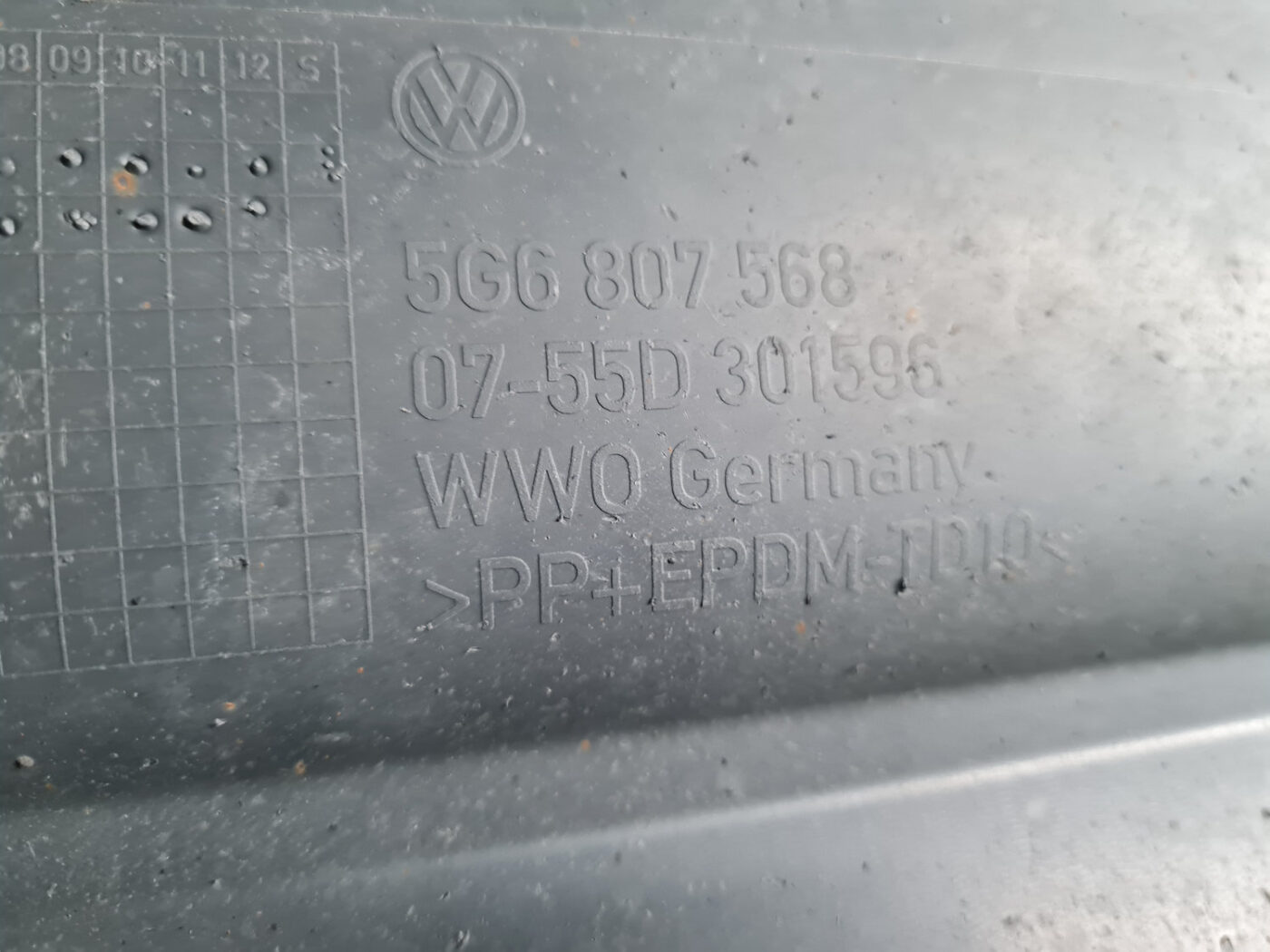 Aizmugurēja bufera uzlika priekš VW GOLF 2014 3 Aizmugurēja bufera uzlika priekš VW GOLF 2014