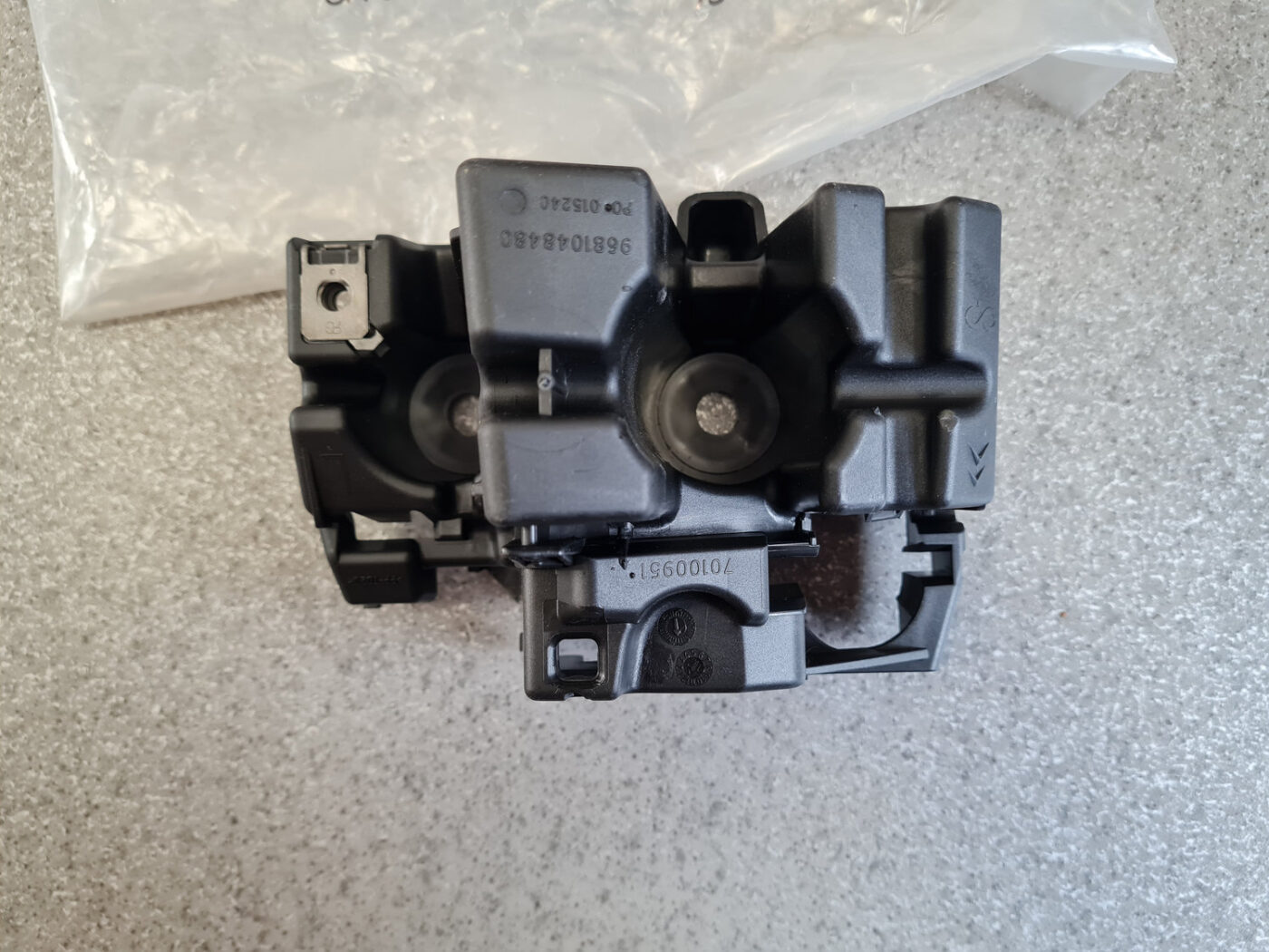 Aizmugurējā spārna un bufera stiprinājums priekš CITROEN C5 2008-2016 9681048480 2 Aizmugurējā spārna un bufera stiprinājums priekš CITROEN C5 2008-2016 9681048480