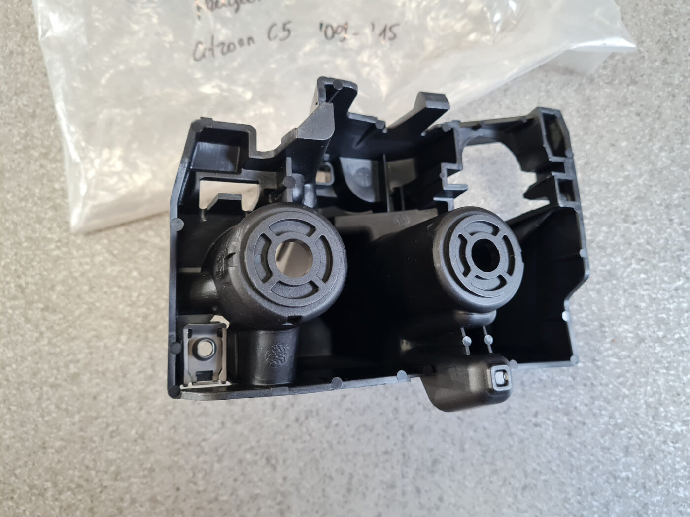 Aizmugurējā spārna un bufera stiprinājums priekš CITROEN C5 2008-2016 9681048480 8 Aizmugurējā spārna un bufera stiprinājums priekš CITROEN C5 2008-2016 9681048480