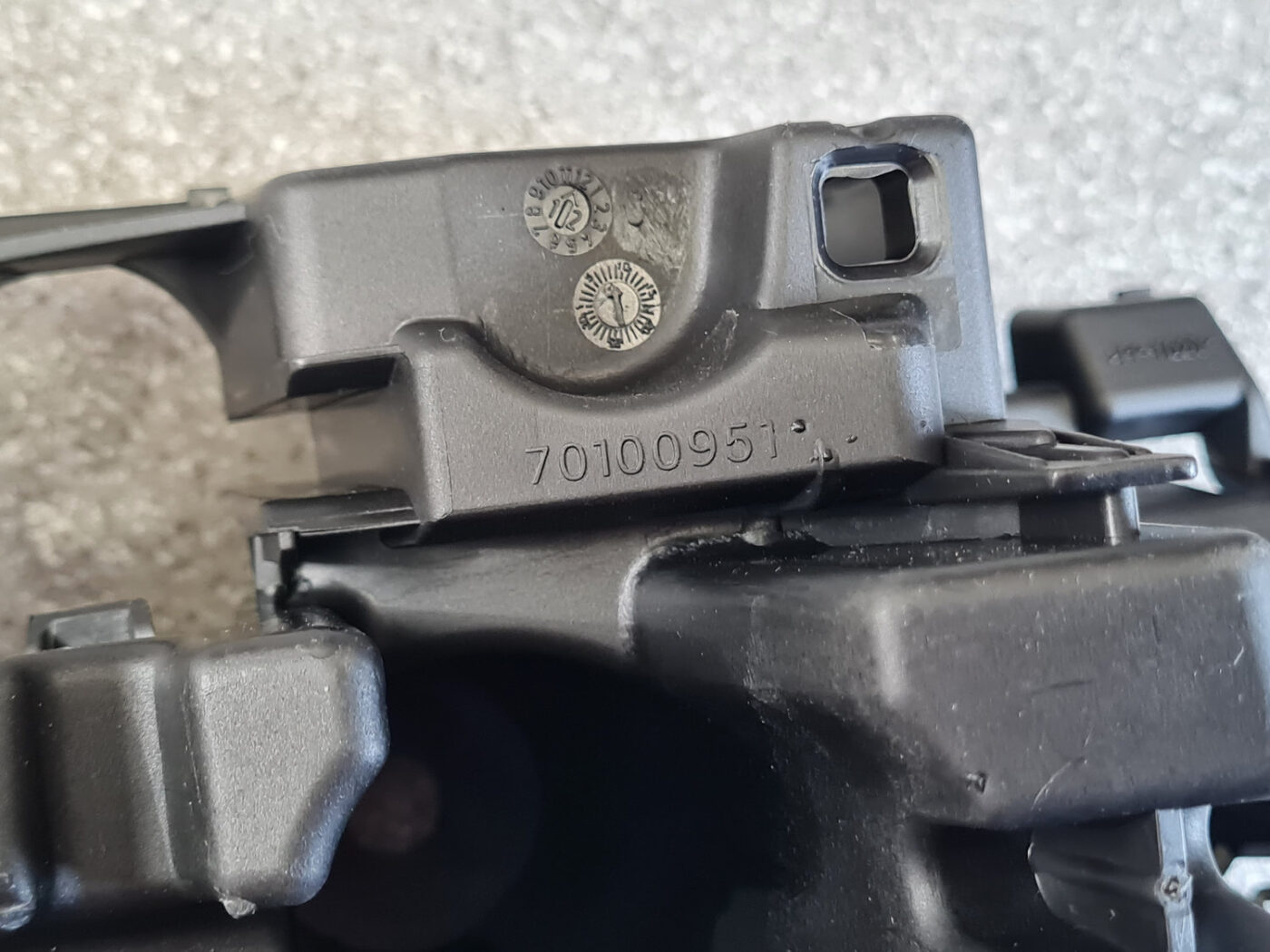 Aizmugurējā spārna un bufera stiprinājums priekš CITROEN C5 2008-2016 9681048480 7 Aizmugurējā spārna un bufera stiprinājums priekš CITROEN C5 2008-2016 9681048480