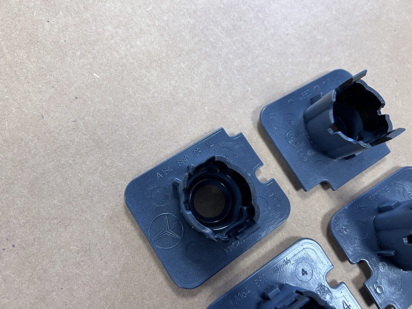 Parkošanās devēja stiprinājums priekš MERCEDES BENZ ML320 2005 BLACK 2 Parkošanās devēja stiprinājums priekš MERCEDES BENZ ML320 2005 BLACK