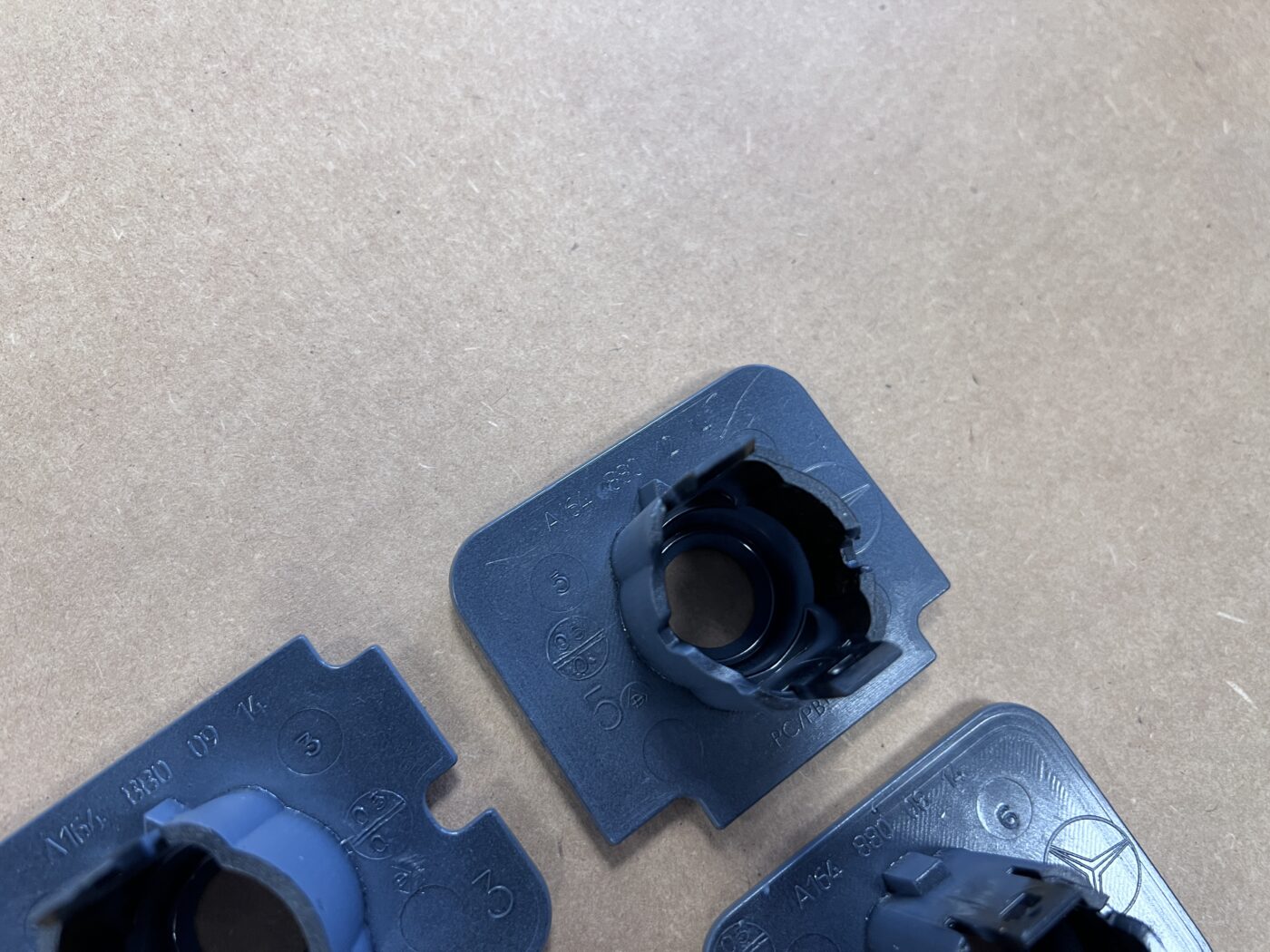 Parkošanās devēja stiprinājums priekš MERCEDES BENZ ML320 2005 BLACK 3 Parkošanās devēja stiprinājums priekš MERCEDES BENZ ML320 2005 BLACK