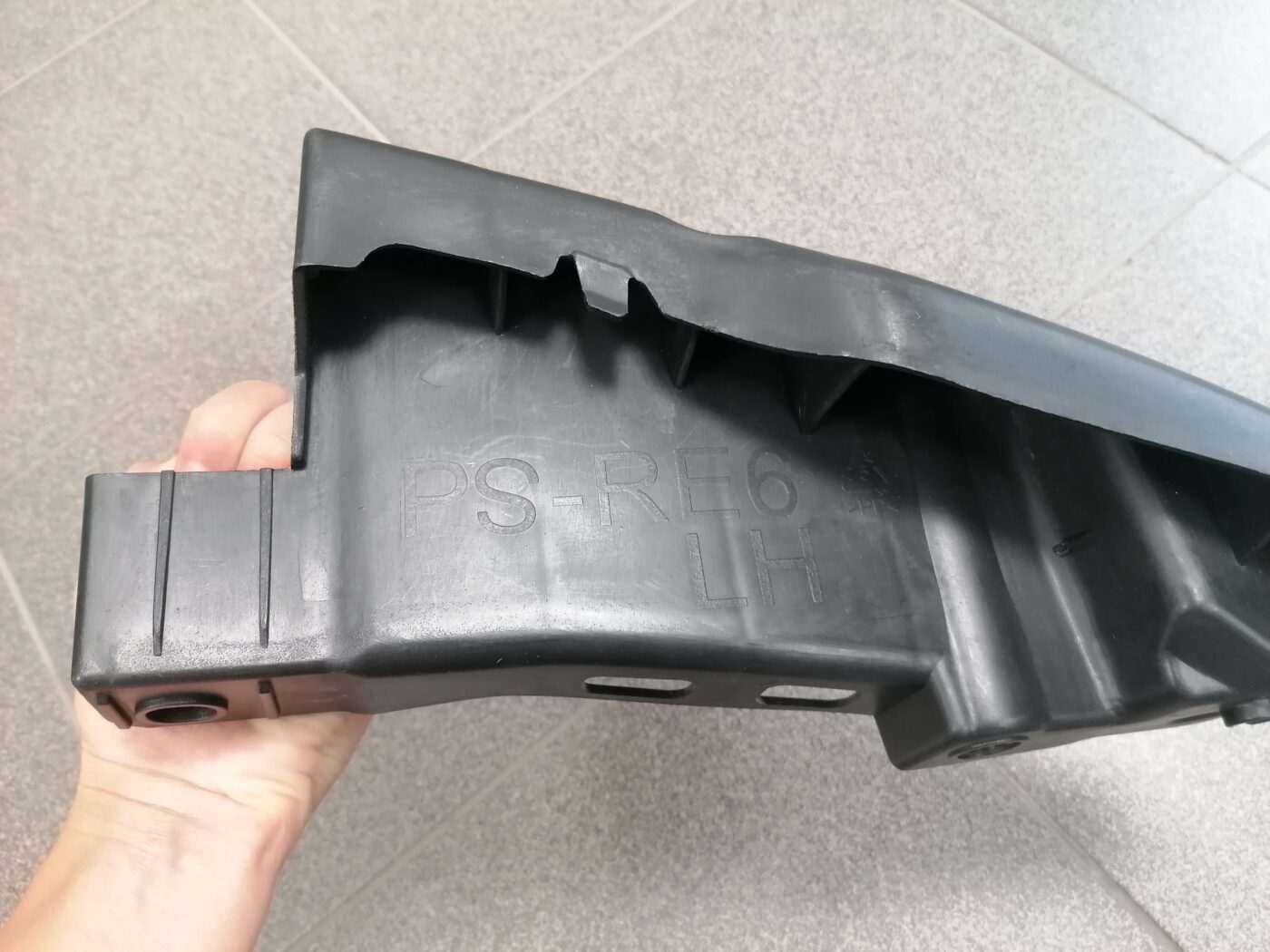 Priekšējā bufera stiprinājums, pa kreisi priekš Renault Kangoo 2009-2013 4 Priekšējā bufera stiprinājums, pa kreisi priekš Renault Kangoo 2009-2013