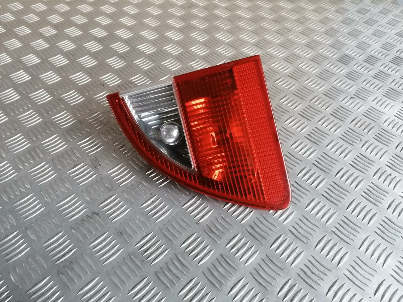 Bagāžnieka vāka labais lukturis priekš FORD GALAXY 2005