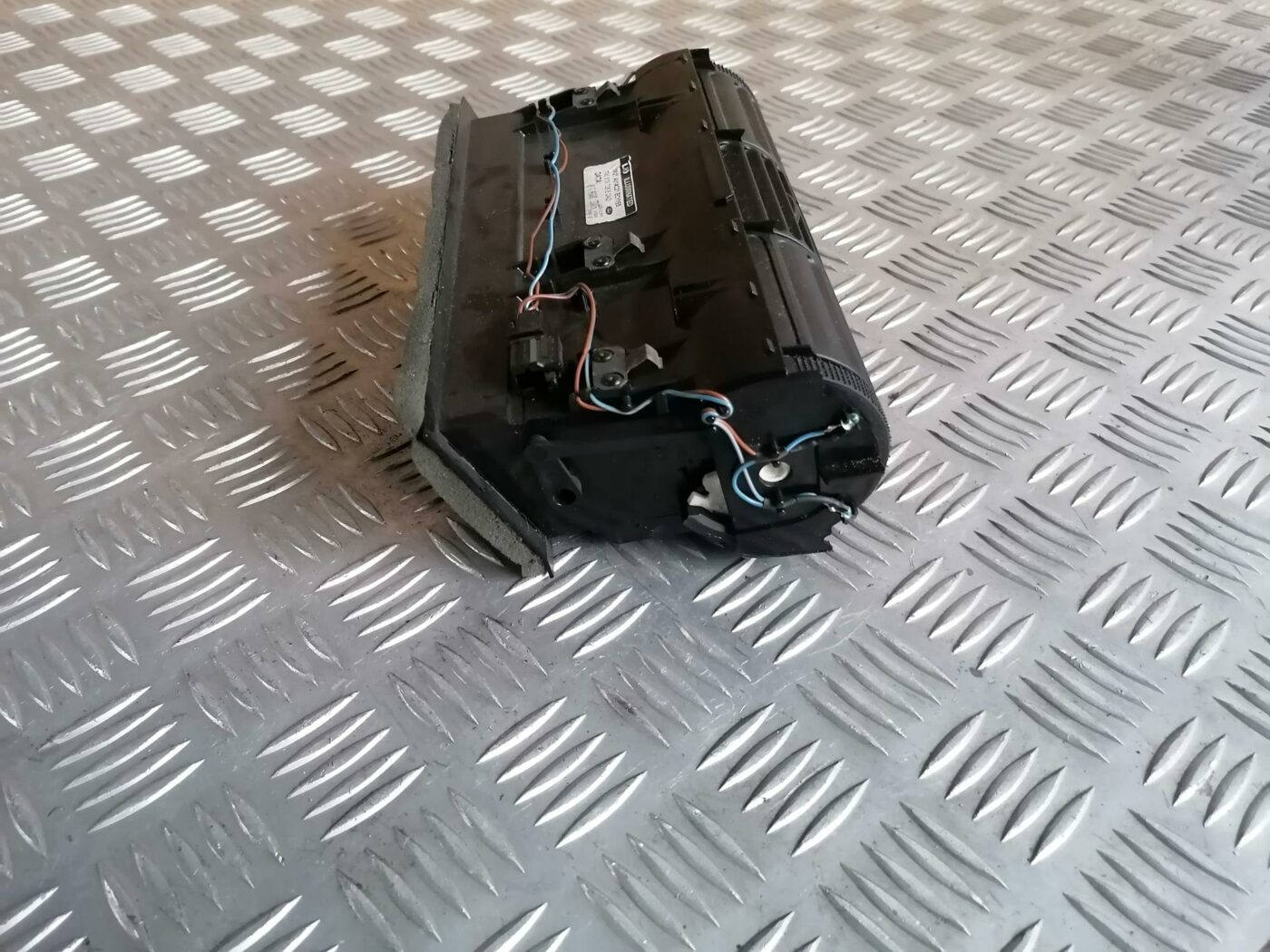 Mērinstrumentu paneļa gaisa vads, centrā priekš FORD GALAXY 2005