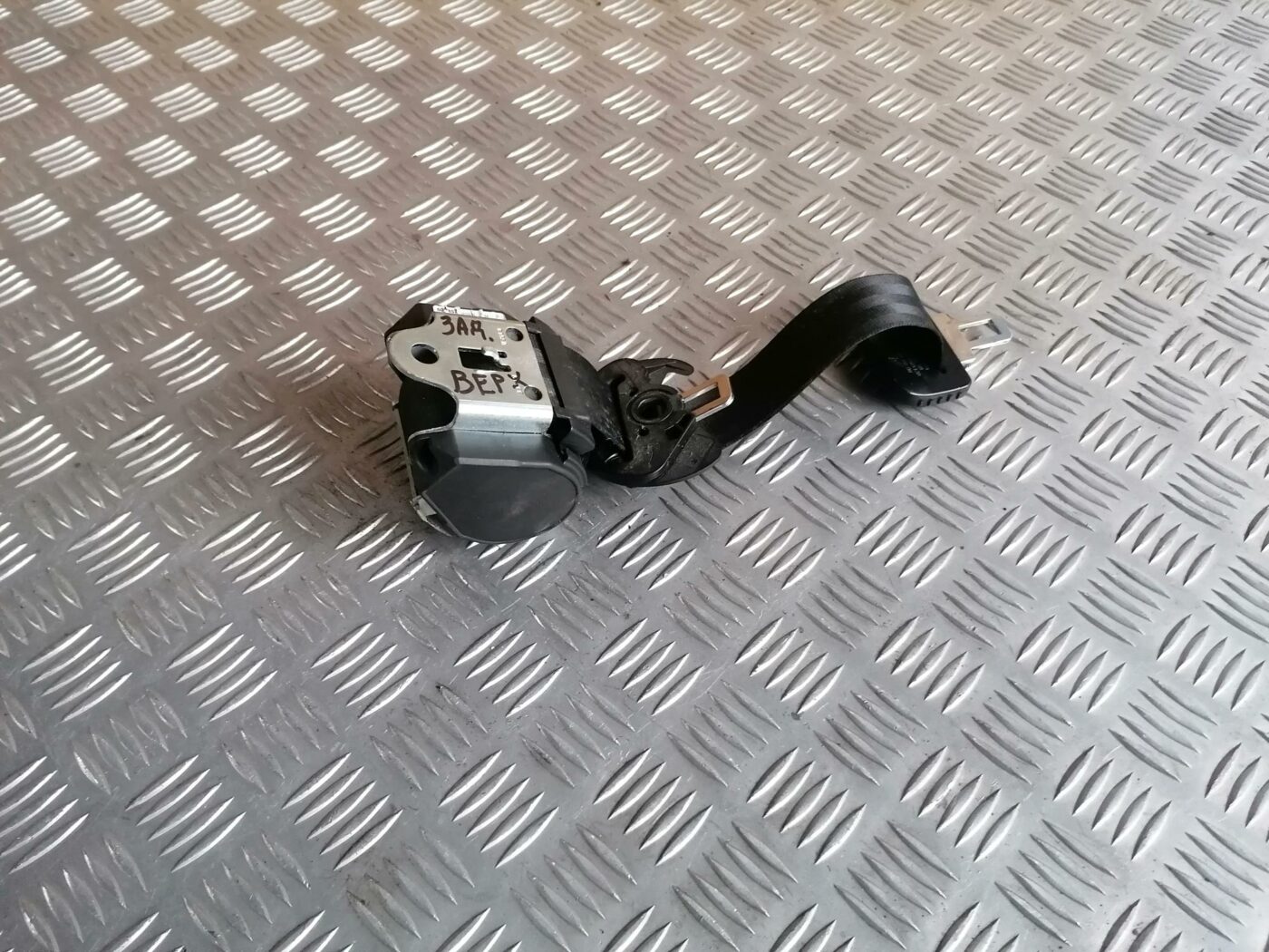 Aizmugurējā vidēja drošības josta priekš FORD GALAXY 2005