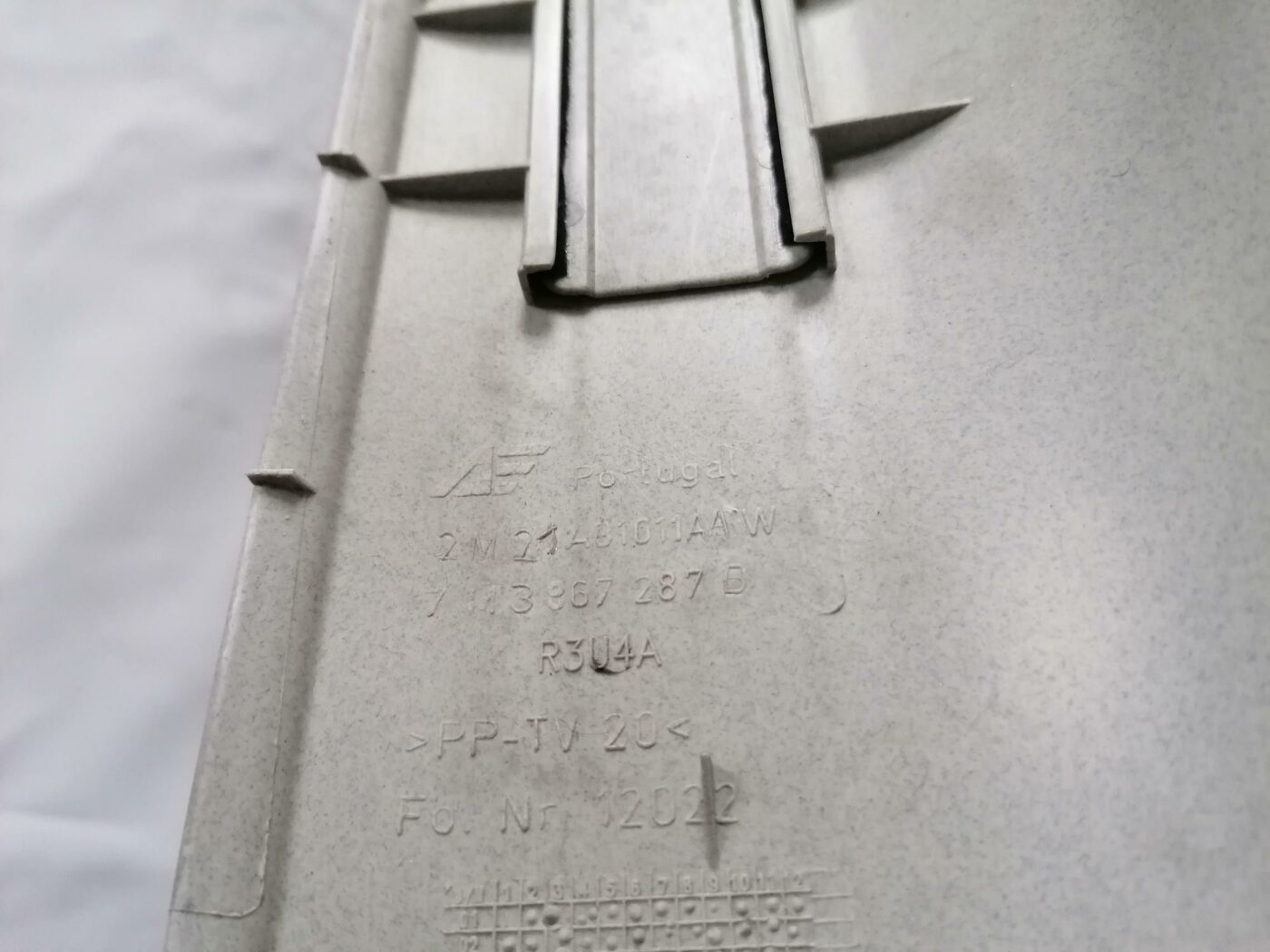 Aizmugurējas salona statnes apdare priekš FORD GALAXY 2005