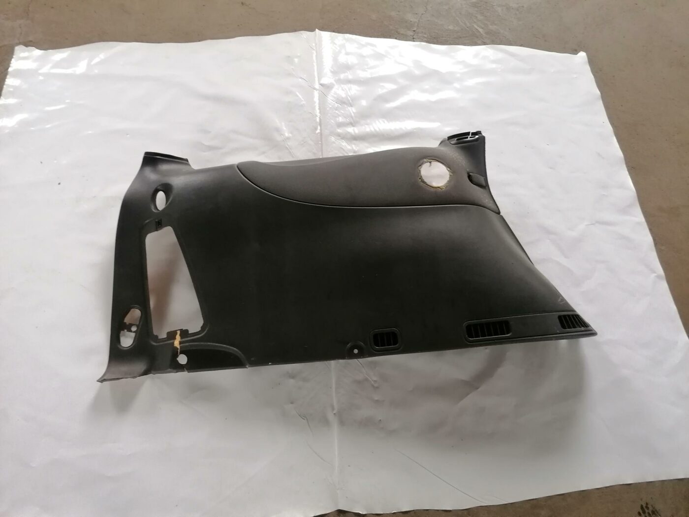 Bagāžnieka nodalījuma sānu apdare priekš FORD GALAXY 2005