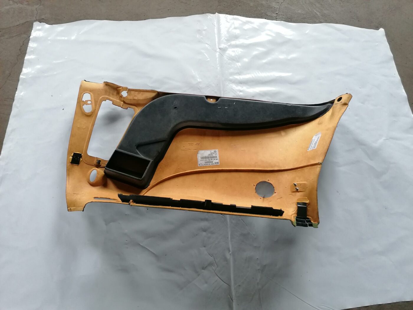 Bagāžnieka nodalījuma sānu apdare priekš FORD GALAXY 2005