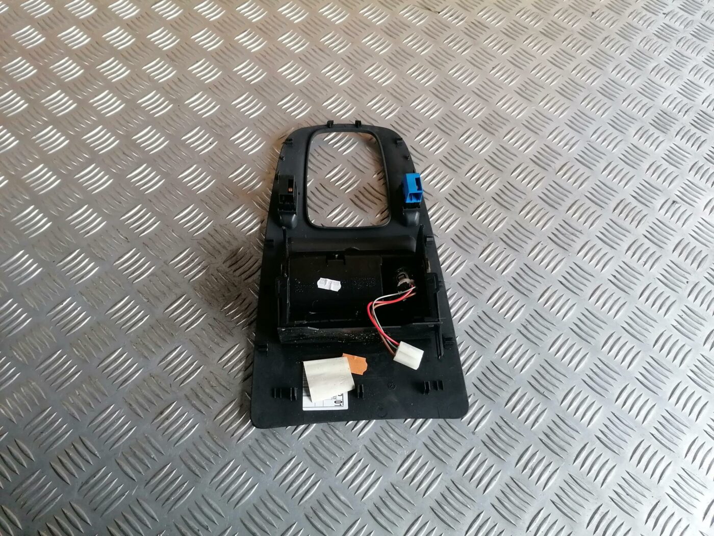 Dekoratīvs rāmis pārnesumu selektoram priekš FORD GALAXY 2005