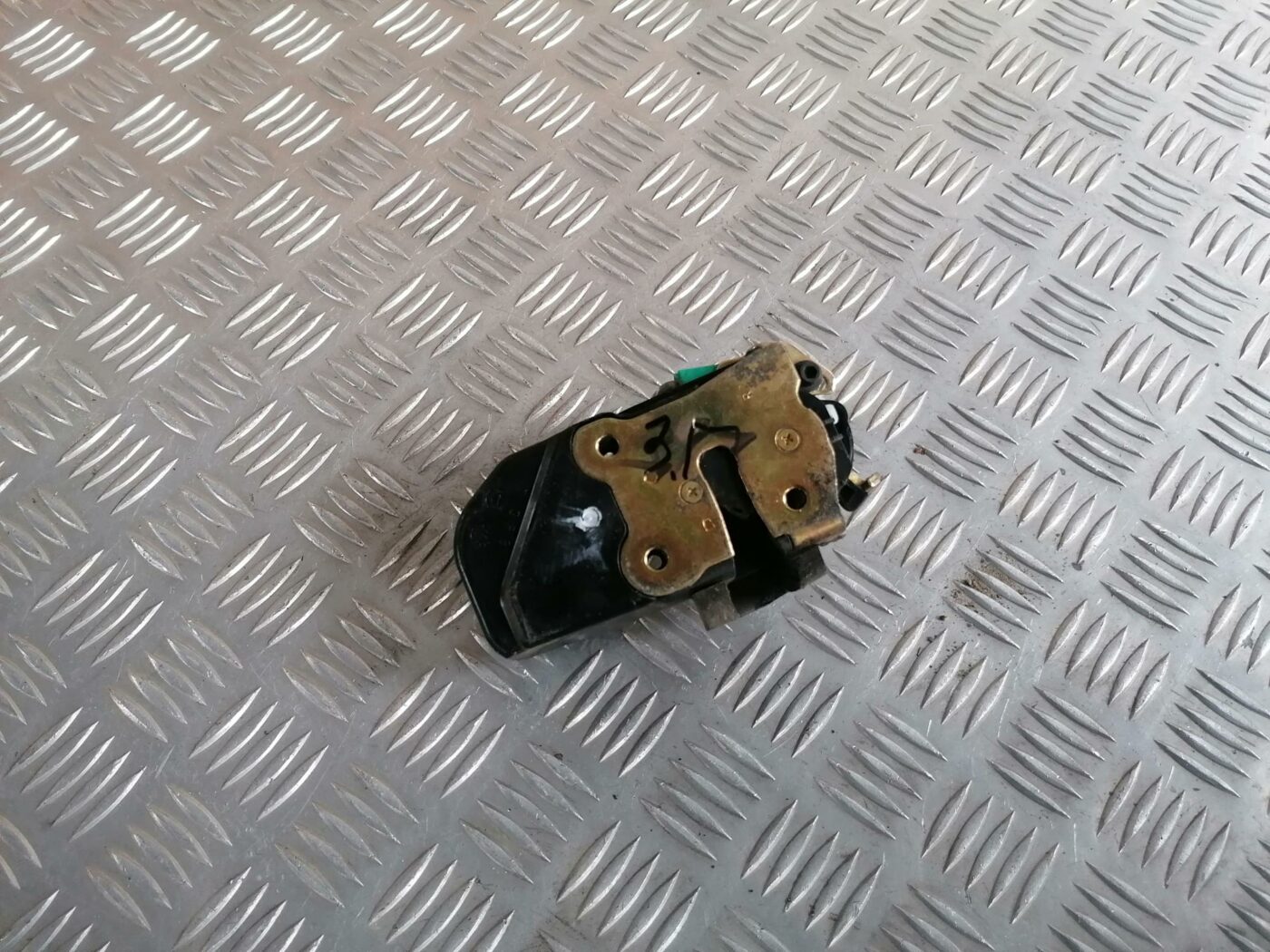 Aizmugurējo labo durvju slēdzene priekš CHRYSLER SEBRING 2006