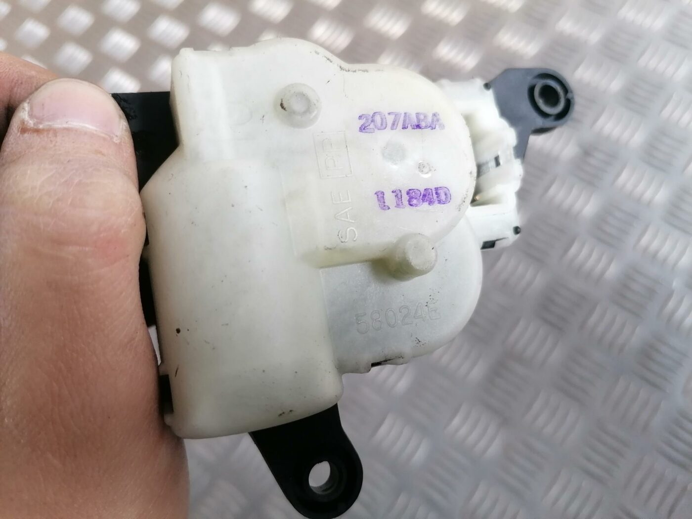 Apsildes sistēmas aktuators priekš CHRYSLER SEBRING 2006 3 Apsildes sistēmas aktuators priekš CHRYSLER SEBRING 2006