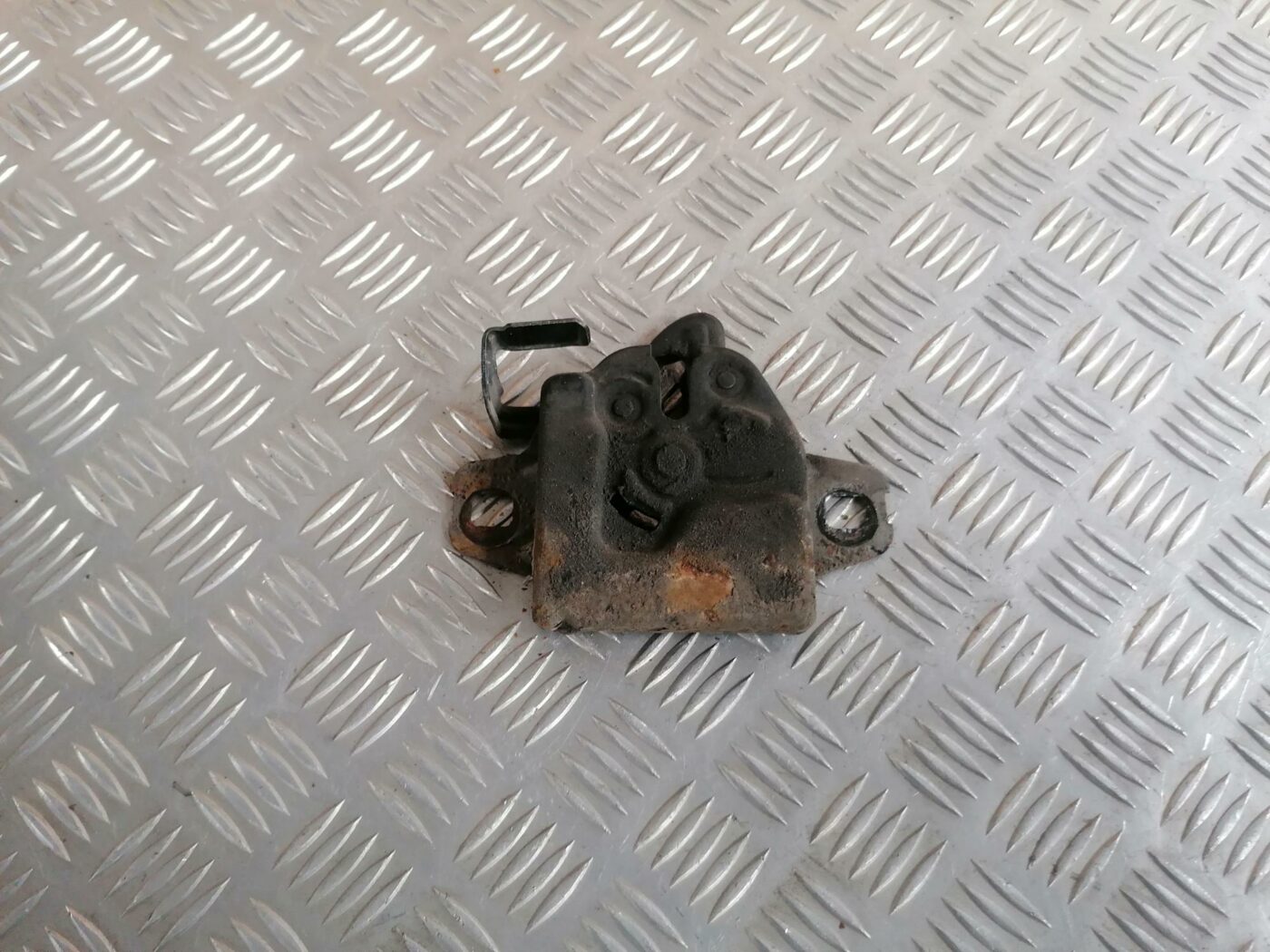 Pārsega slēdzene priekš CHRYSLER SEBRING 2006 2 Pārsega slēdzene priekš CHRYSLER SEBRING 2006