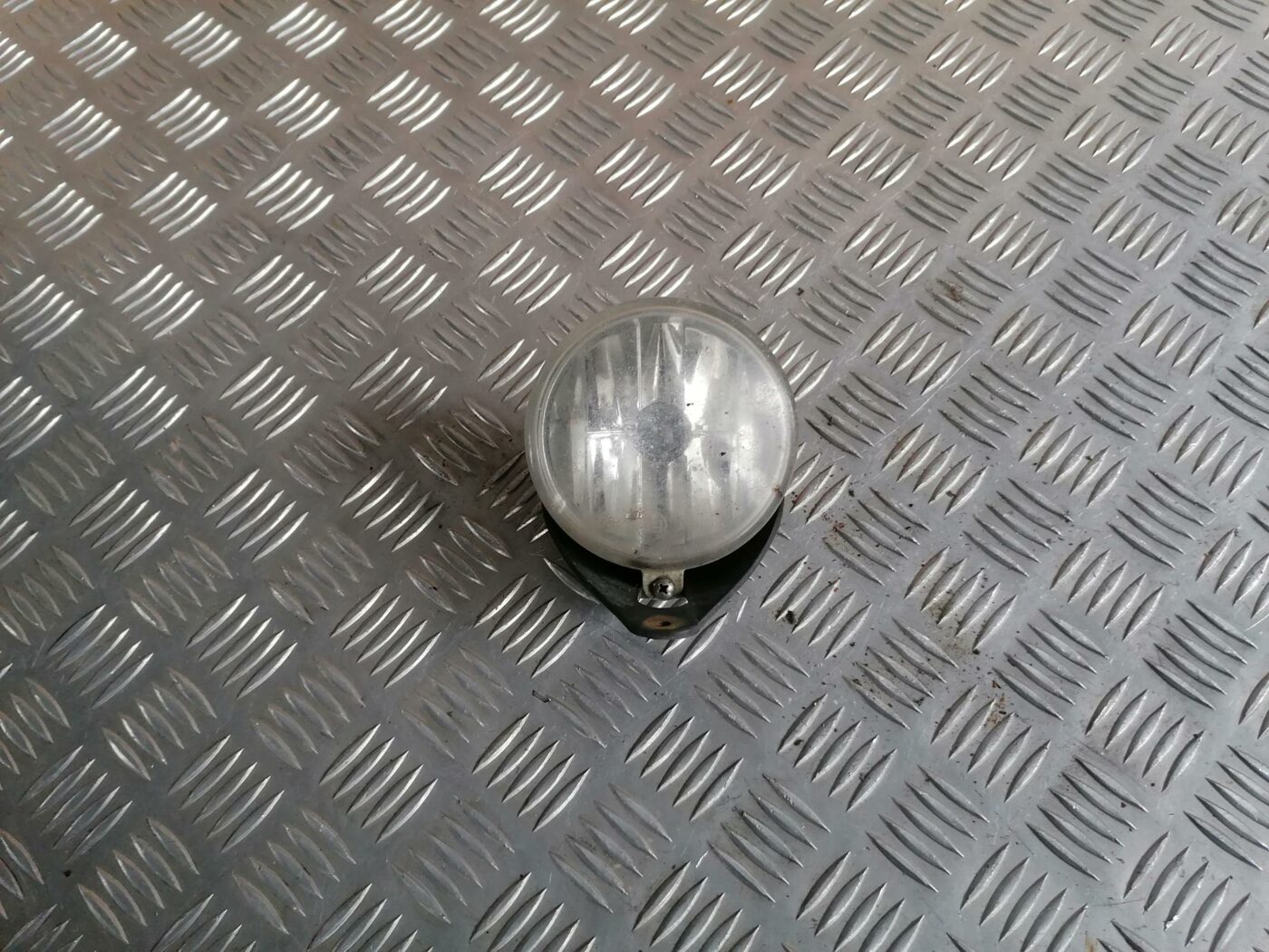 Miglas lukturis priekšā labajā pusē priekš CHRYSLER SEBRING 2006 1 Miglas lukturis priekšā labajā pusē priekš CHRYSLER SEBRING 2006