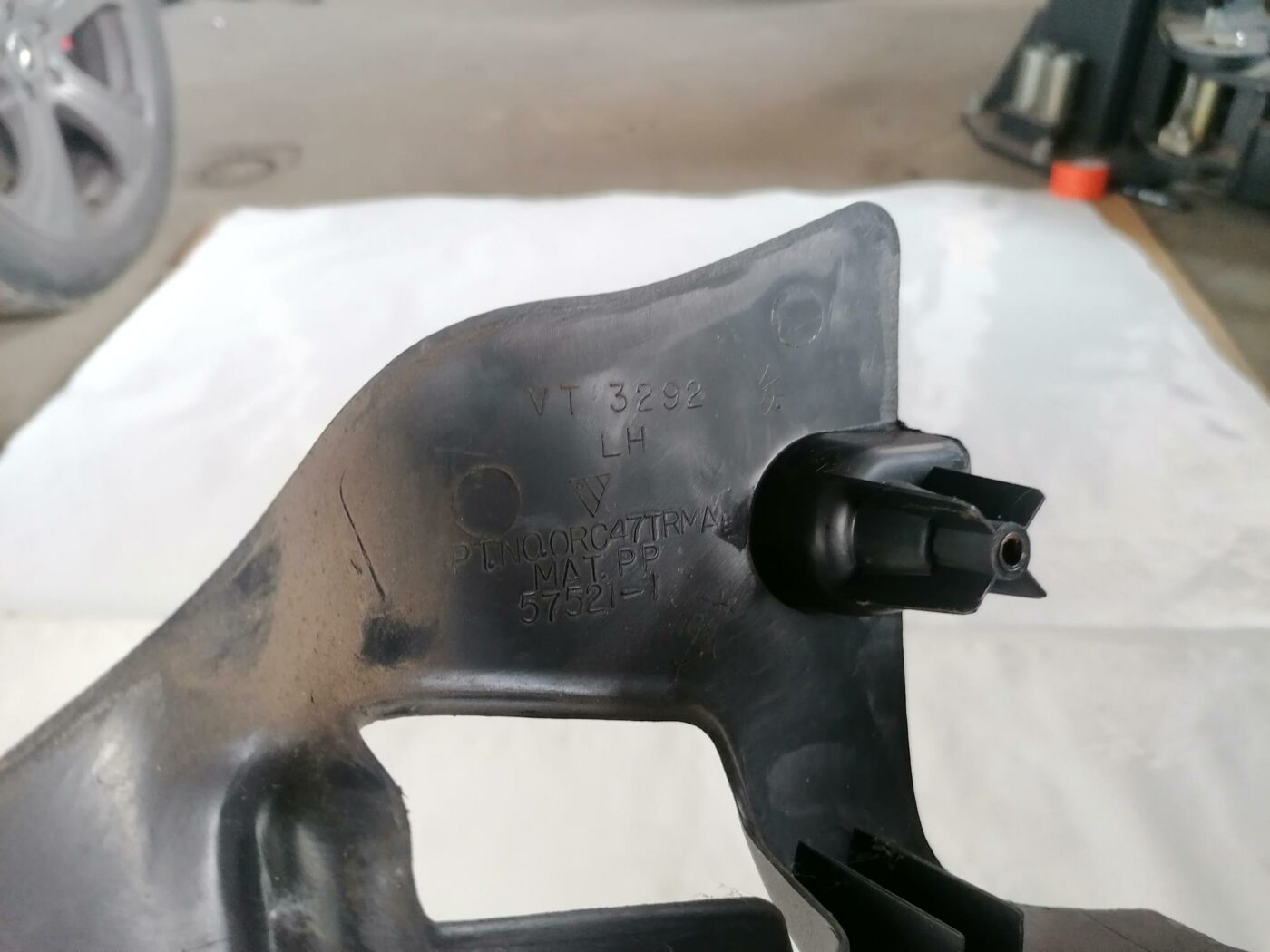 Sliekšņa priekšēja kreisa uzlika (salonā) priekš CHRYSLER SEBRING 2006 3 Sliekšņa priekšēja kreisa uzlika (salonā) priekš CHRYSLER SEBRING 2006