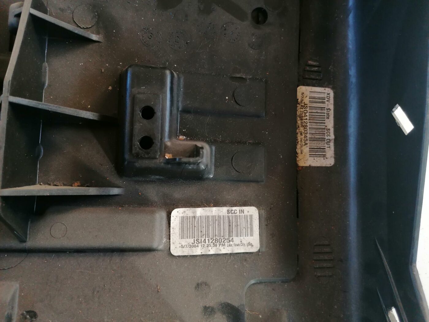 Mērinstrumentu paneļa apdare (zem stūres) priekš CHRYSLER SEBRING 2006