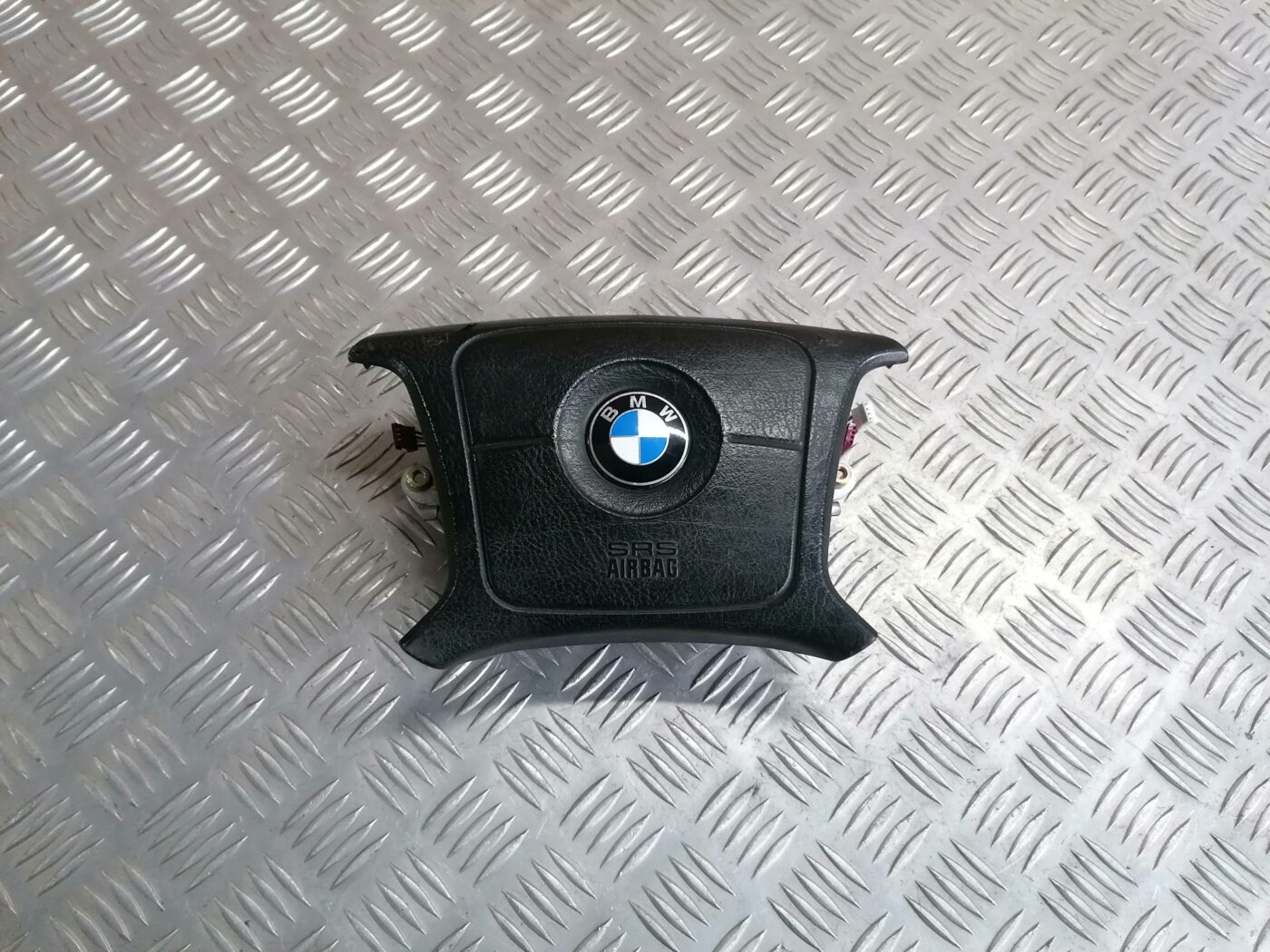 Stūres drošības spilvens priekš BMW 530D E39 2001 TOURING 1 Stūres drošības spilvens priekš BMW 530D E39 2001 TOURING