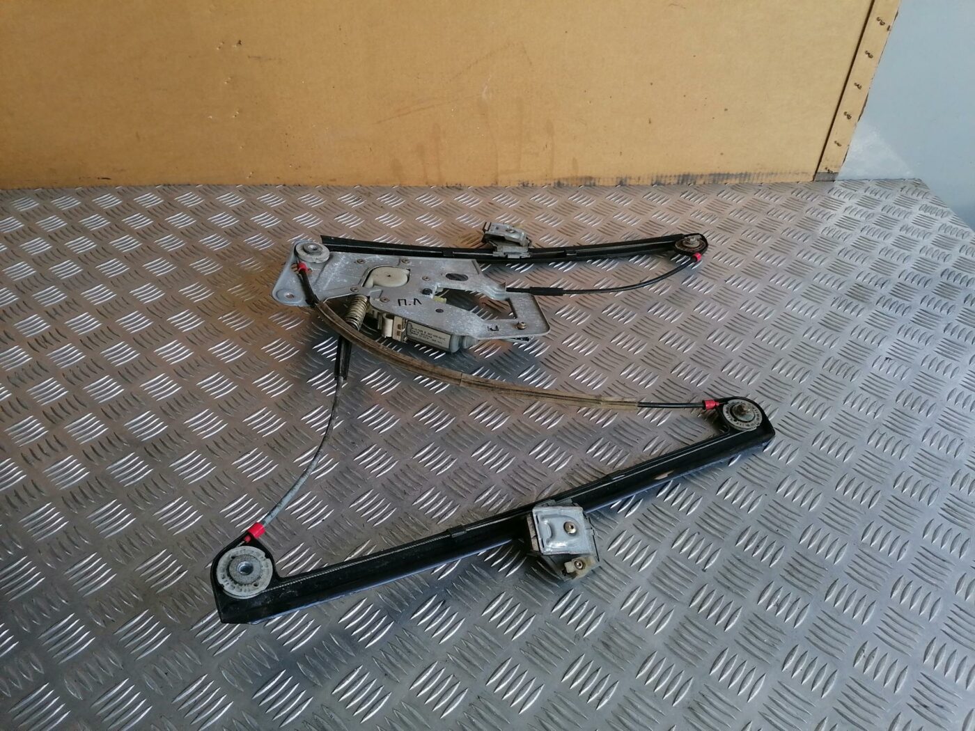 Stikla pacelšanas mehānisms priekšējais kreisais priekš BMW 530D E39 2001 TOURING 1 Stikla pacelšanas mehānisms priekšējais kreisais priekš BMW 530D E39 2001 TOURING