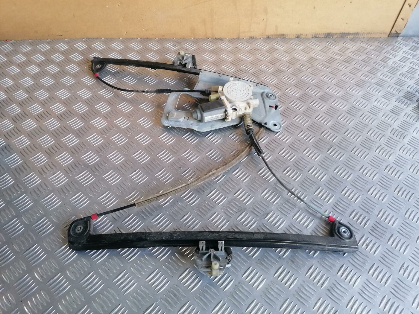 Stikla pacelšanas mehānisms priekšējais kreisais priekš BMW 530D E39 2001 TOURING 2 Stikla pacelšanas mehānisms priekšējais kreisais priekš BMW 530D E39 2001 TOURING