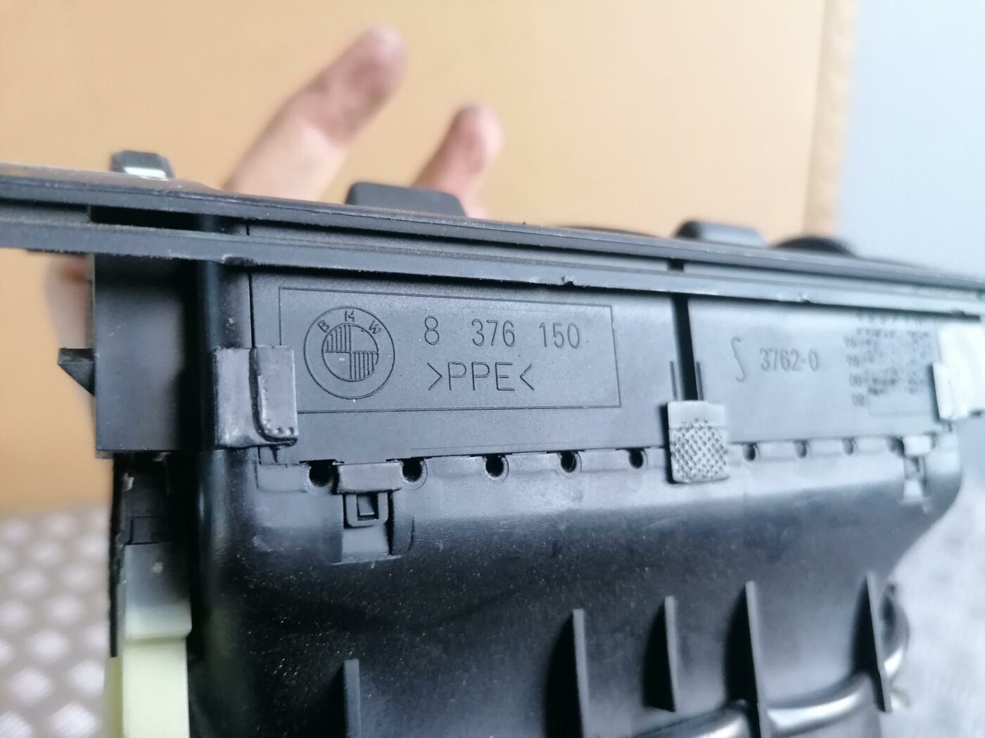 Centrālās konsoles gaisa vads priekš BMW 530D E39 2001 TOURING 3 Centrālās konsoles gaisa vads priekš BMW 530D E39 2001 TOURING