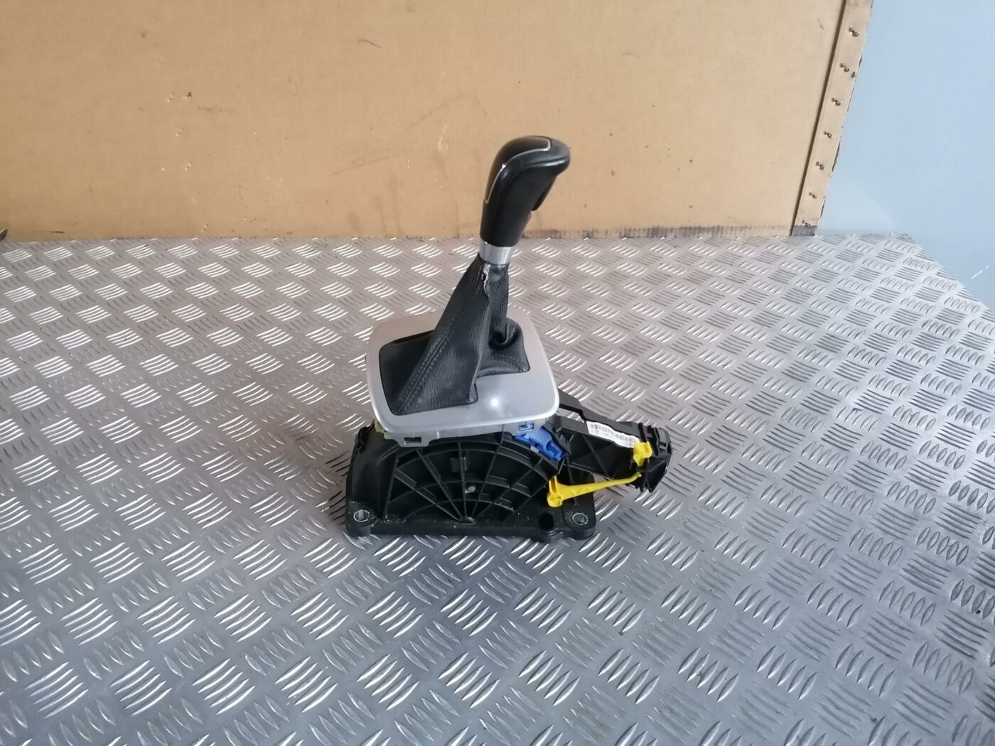 Ātrumu pārslēgšanas slēdzis priekš FORD MONDEO 2007 1 Ātrumu pārslēgšanas slēdzis priekš FORD MONDEO 2007