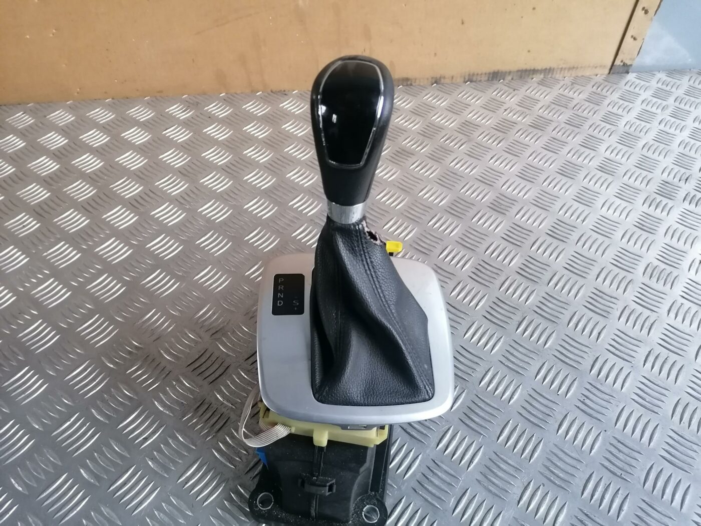 Ātrumu pārslēgšanas slēdzis priekš FORD MONDEO 2007 2 Ātrumu pārslēgšanas slēdzis priekš FORD MONDEO 2007