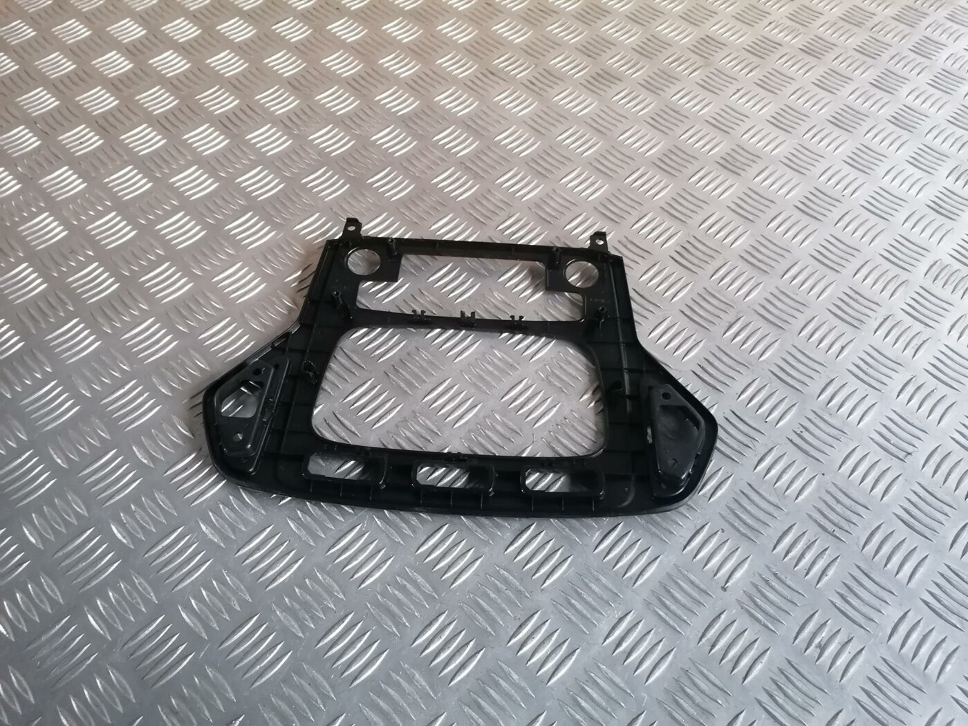 Mērinstrumentu paneļa dekoratīvais rāmis priekš FORD MONDEO 2007 2 Mērinstrumentu paneļa dekoratīvais rāmis priekš FORD MONDEO 2007