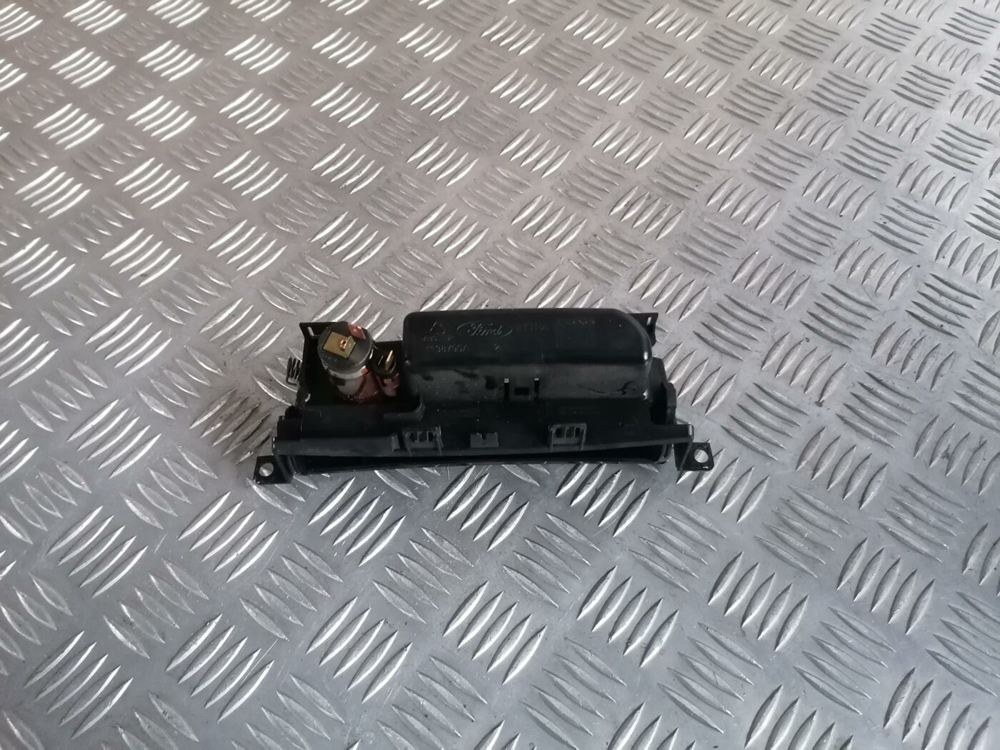 Pelnu trauks priekš FORD MONDEO 2007 2 Pelnu trauks priekš FORD MONDEO 2007